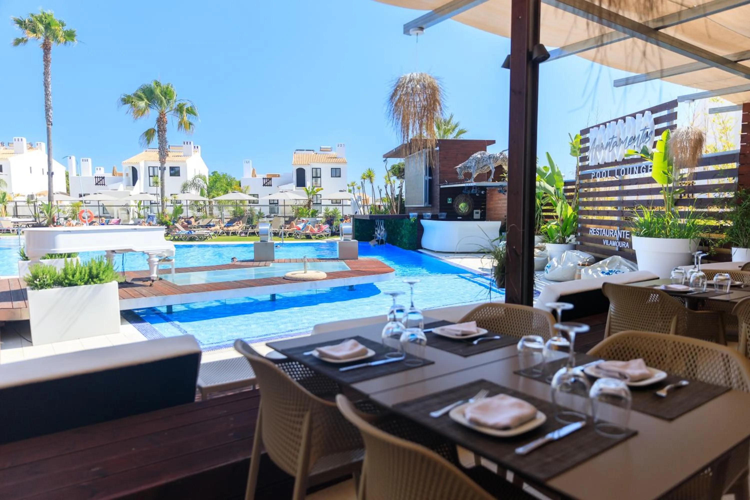 Restaurant/places to eat in Apartamentos Honorio - Pool and Garden