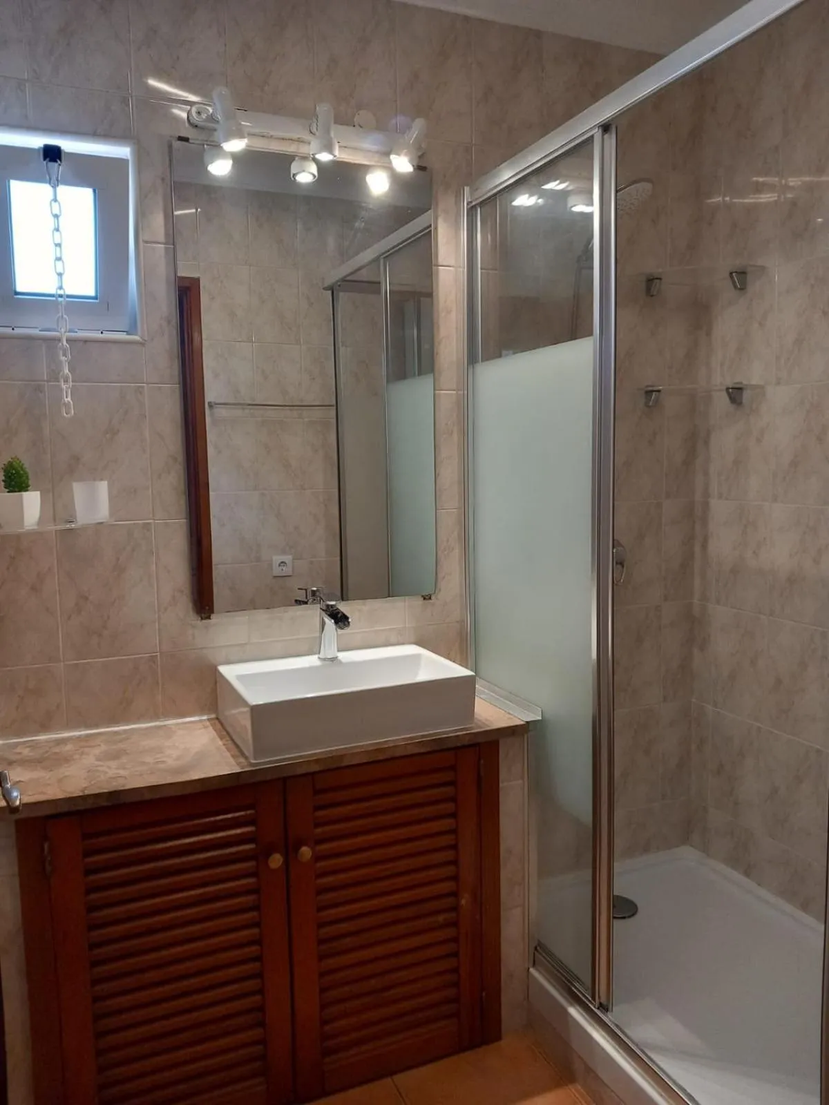 Shower in Apartamentos Honorio - Pool and Garden