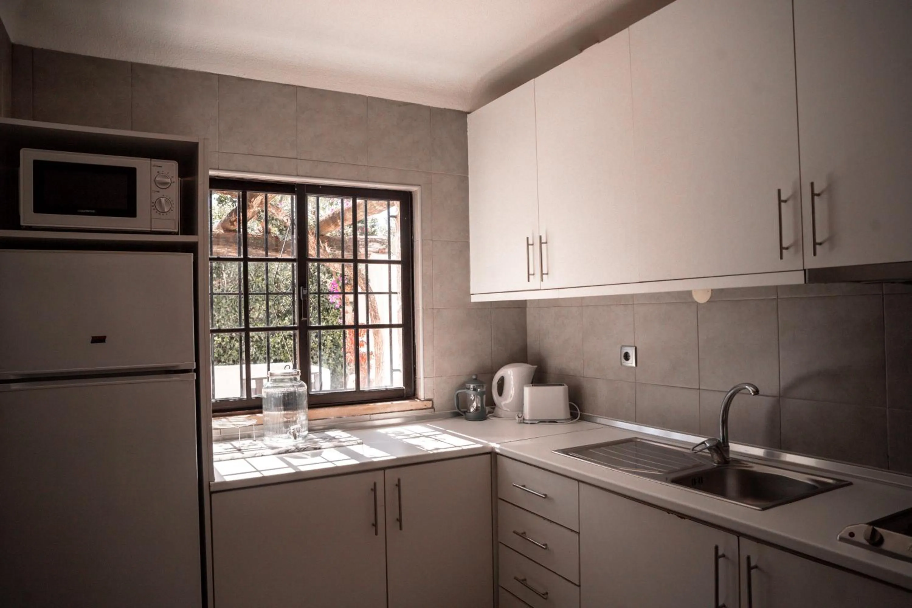 Coffee/tea facilities in Apartamentos Honorio - Pool and Garden