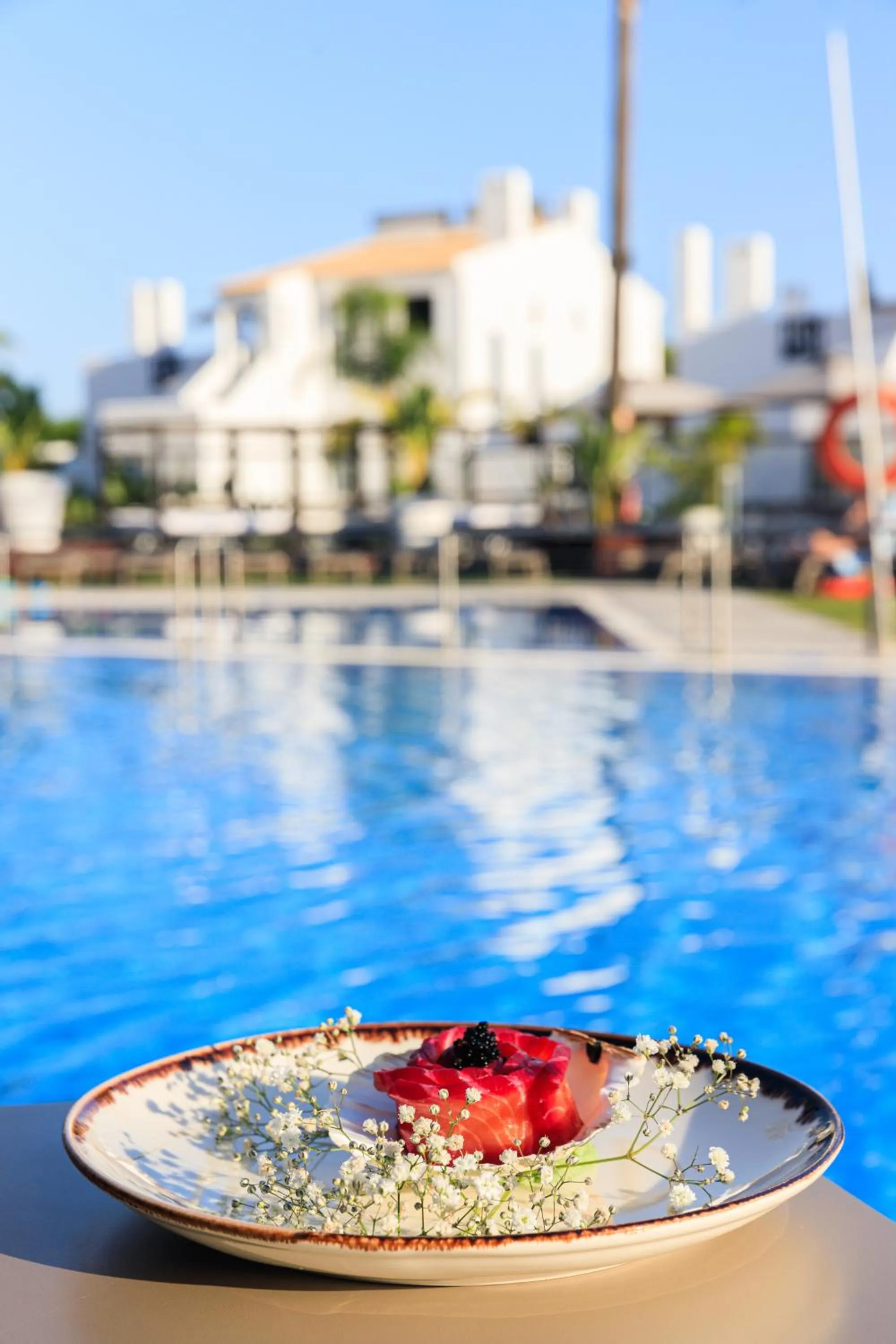 Restaurant/places to eat in Apartamentos Honorio - Pool and Garden