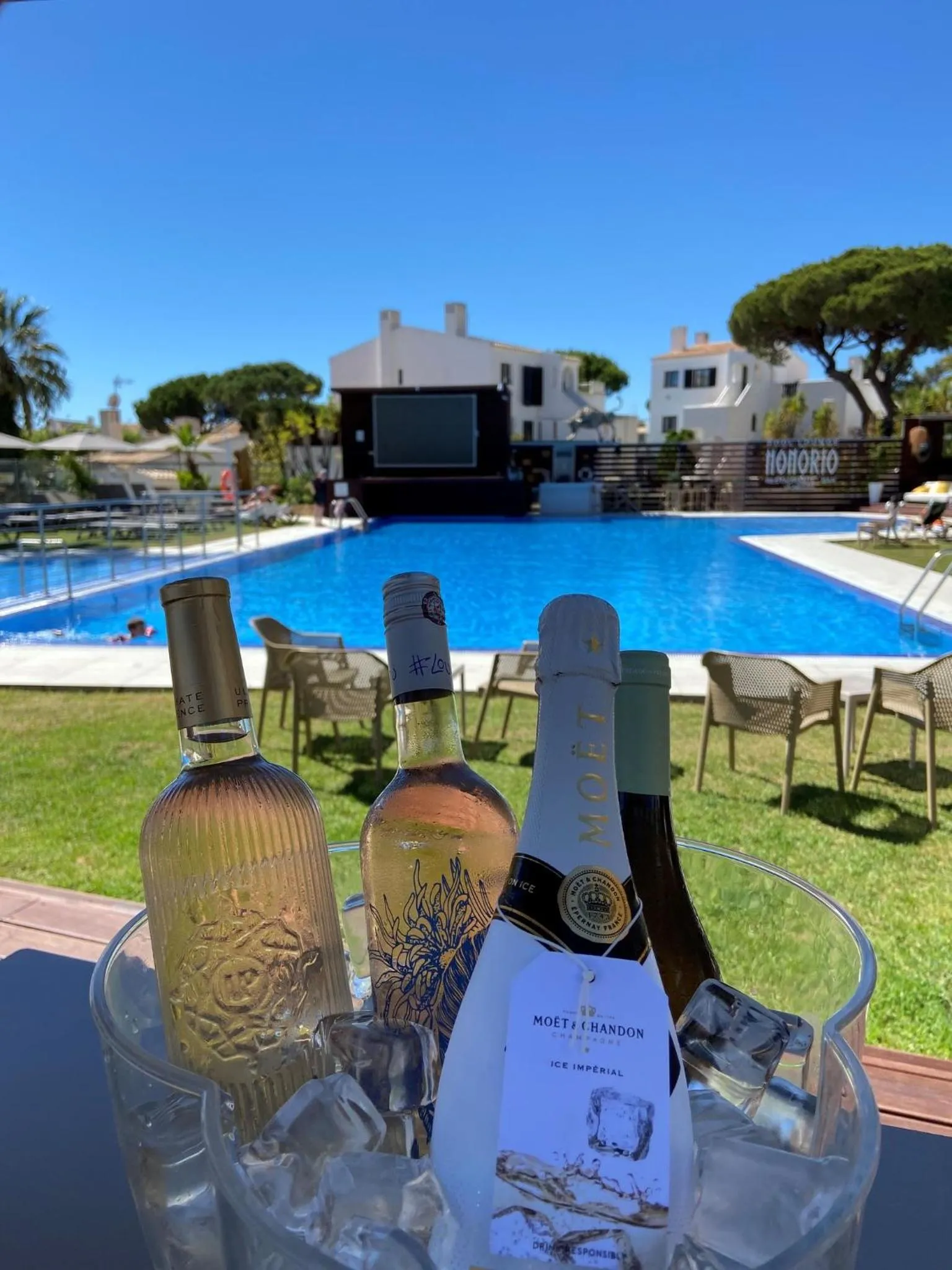 Lounge or bar in Apartamentos Honorio - Pool and Garden