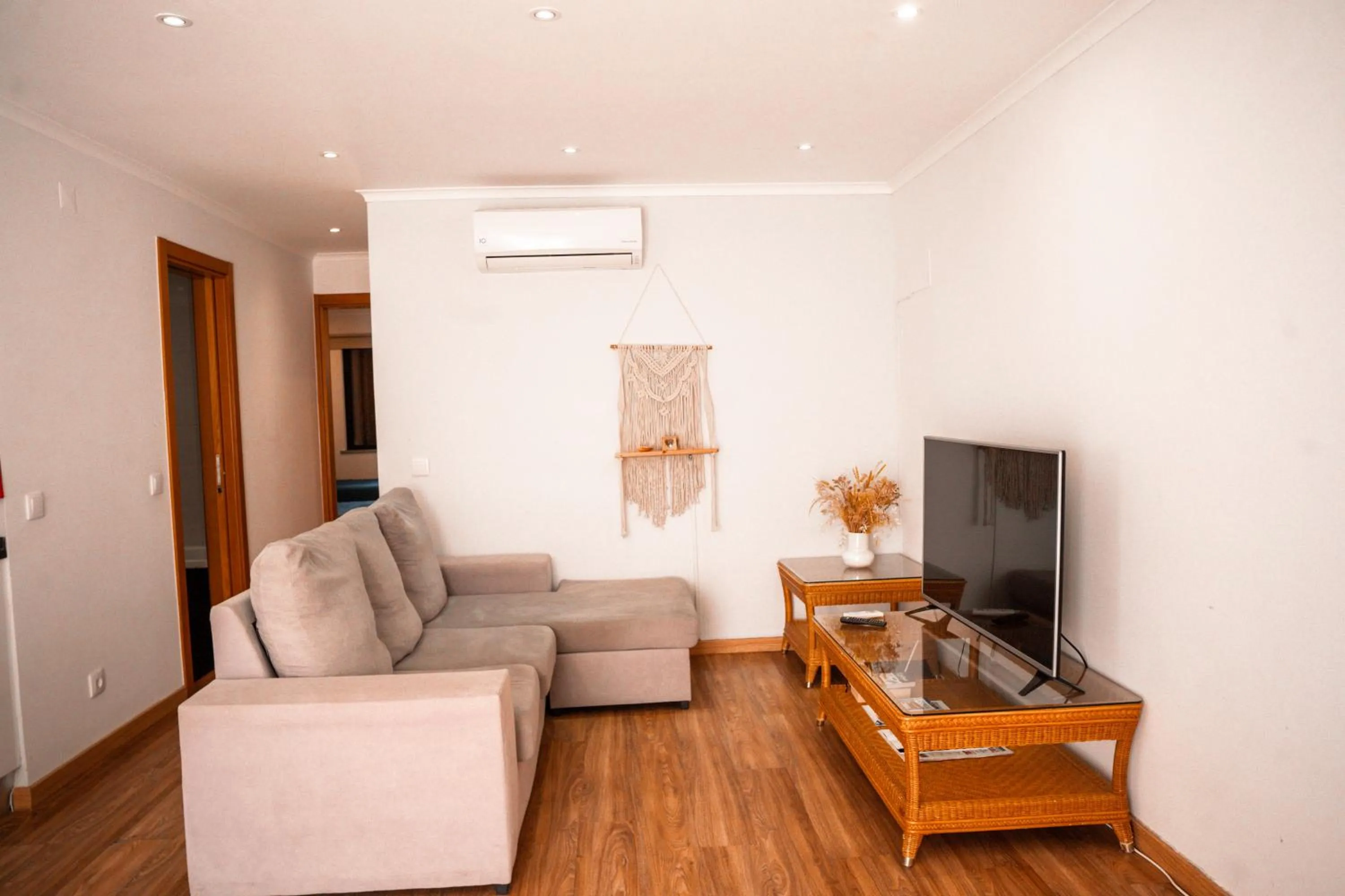 TV and multimedia in Apartamentos Honorio - Pool and Garden