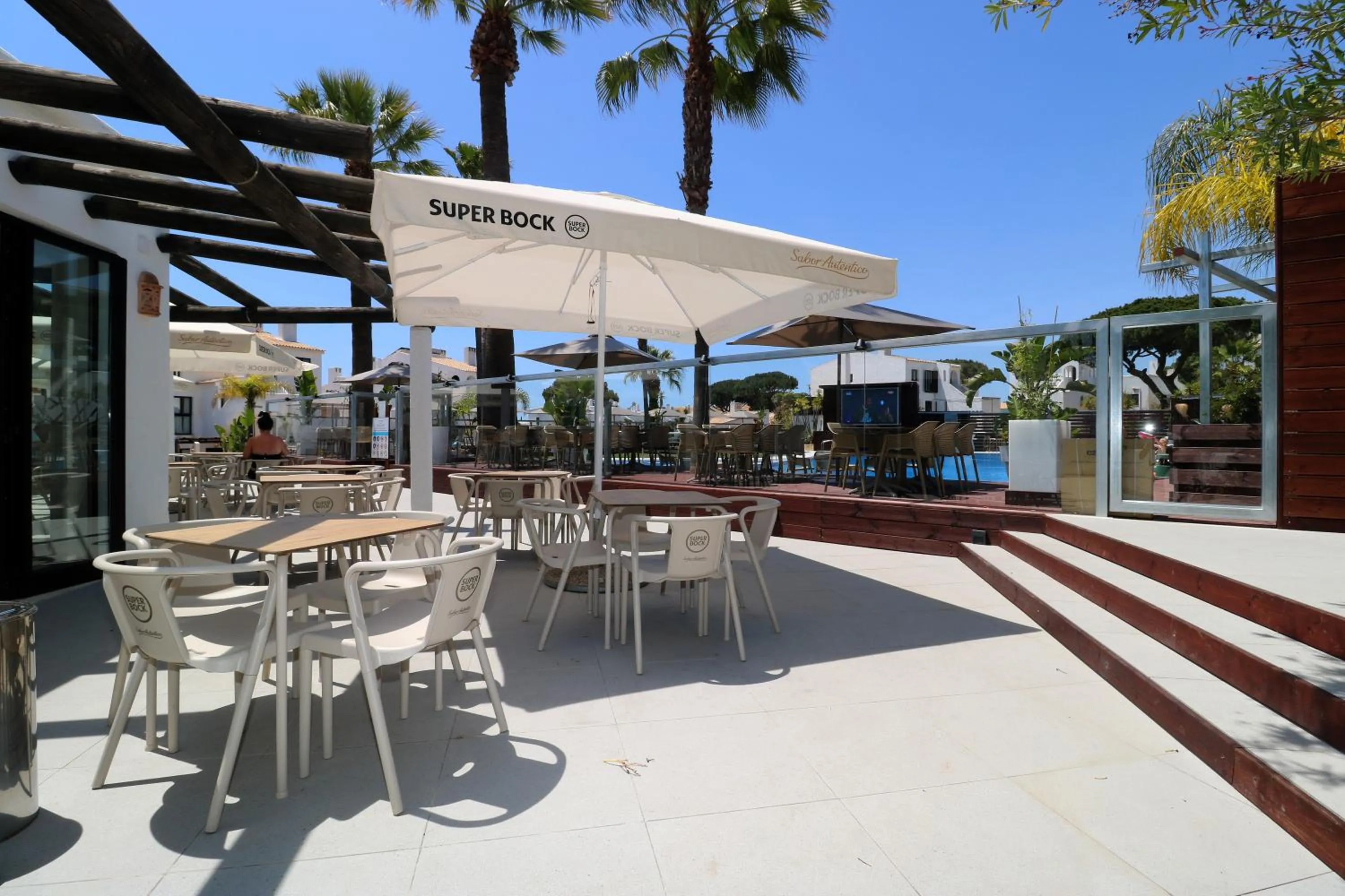 Restaurant/places to eat in Apartamentos Honorio - Pool and Garden