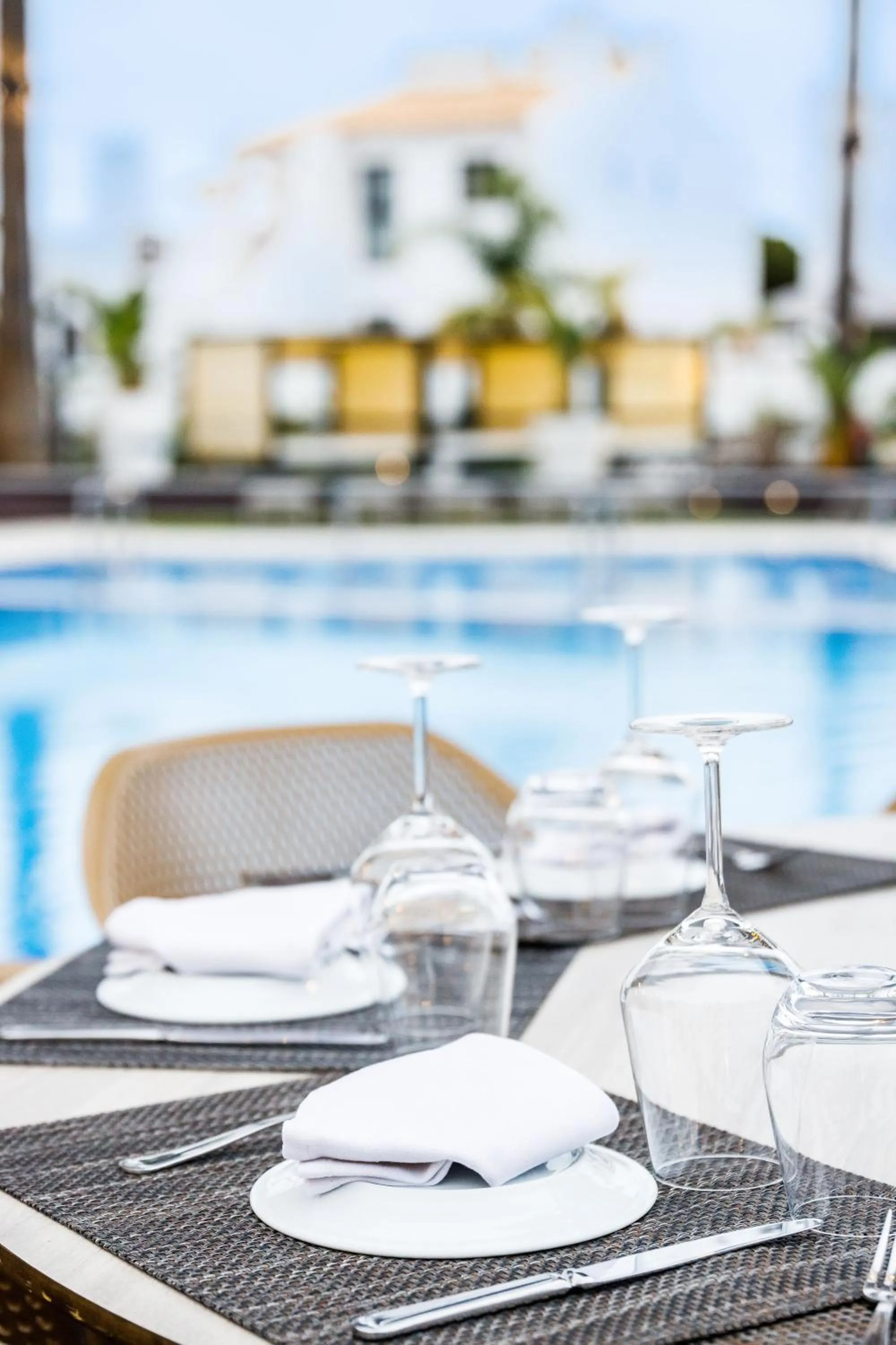 Restaurant/places to eat in Apartamentos Honorio - Pool and Garden