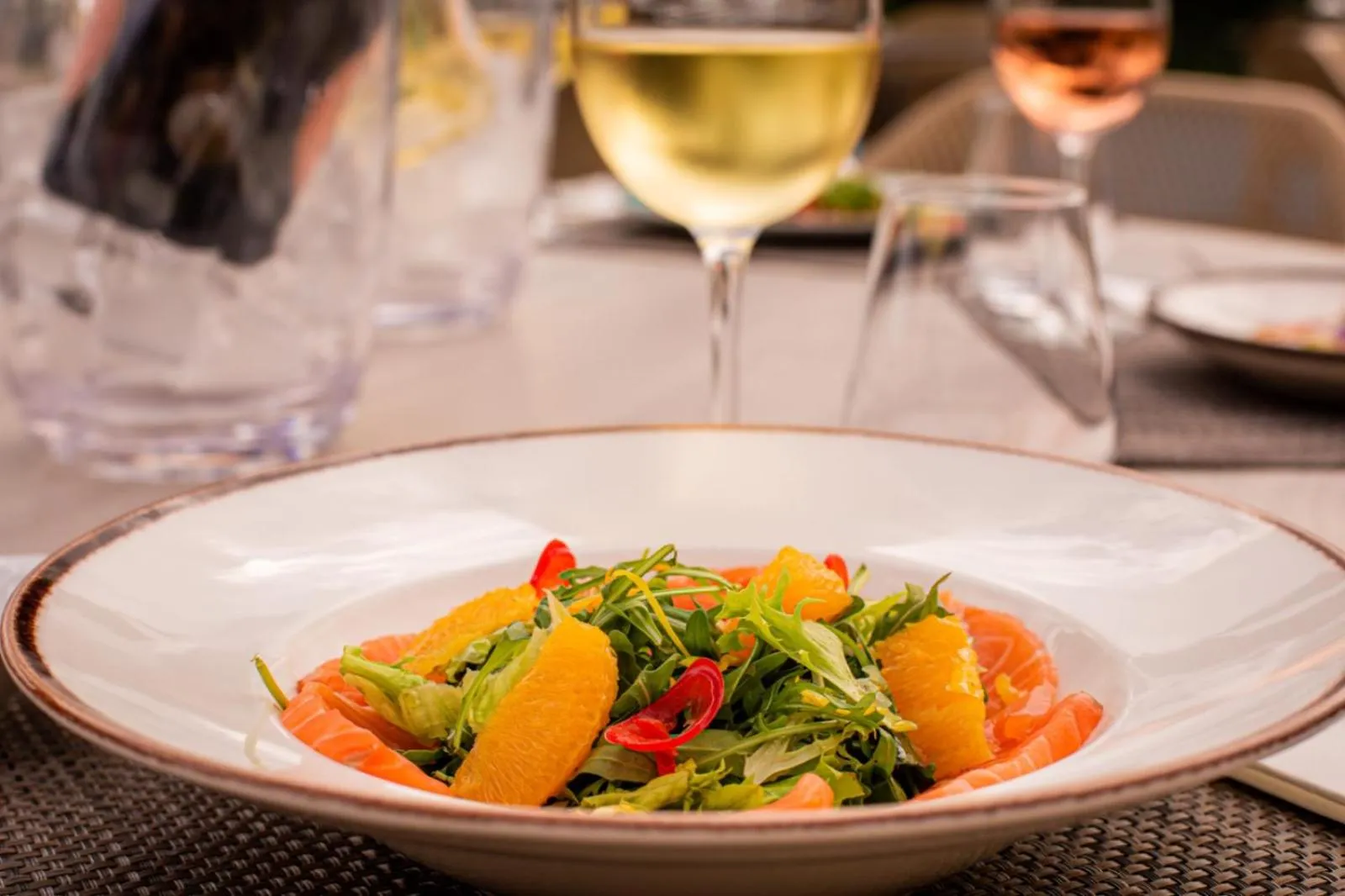 Restaurant/places to eat in Apartamentos Honorio - Pool and Garden