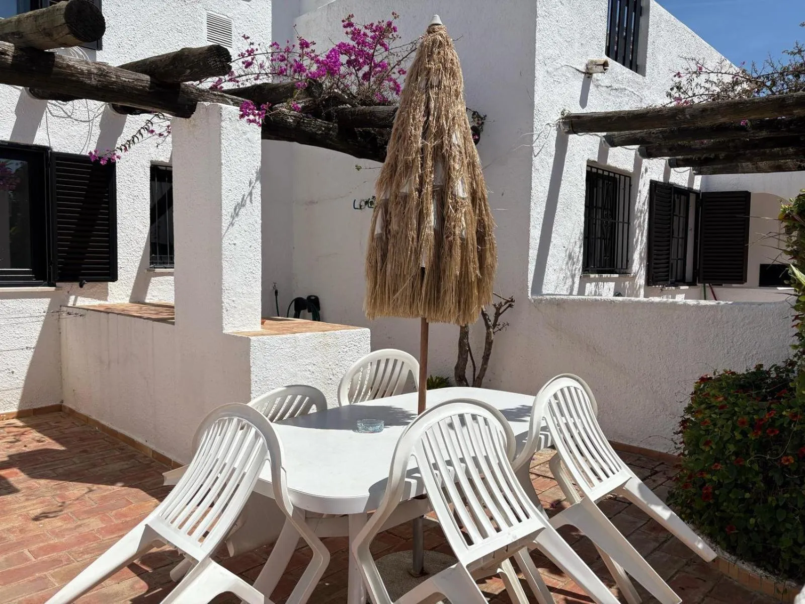 Property building in Apartamentos Honorio - Pool and Garden