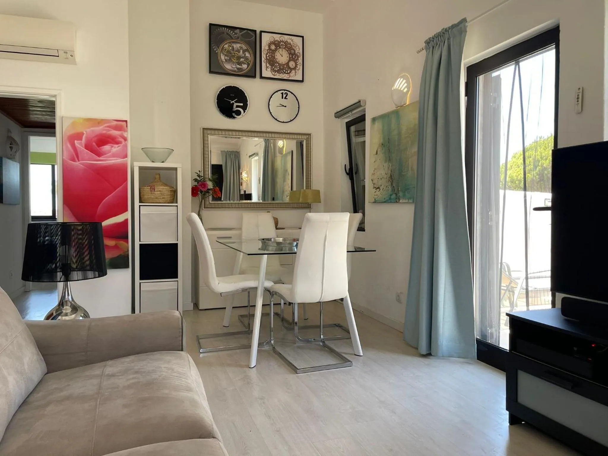 TV and multimedia in Apartamentos Honorio - Pool and Garden