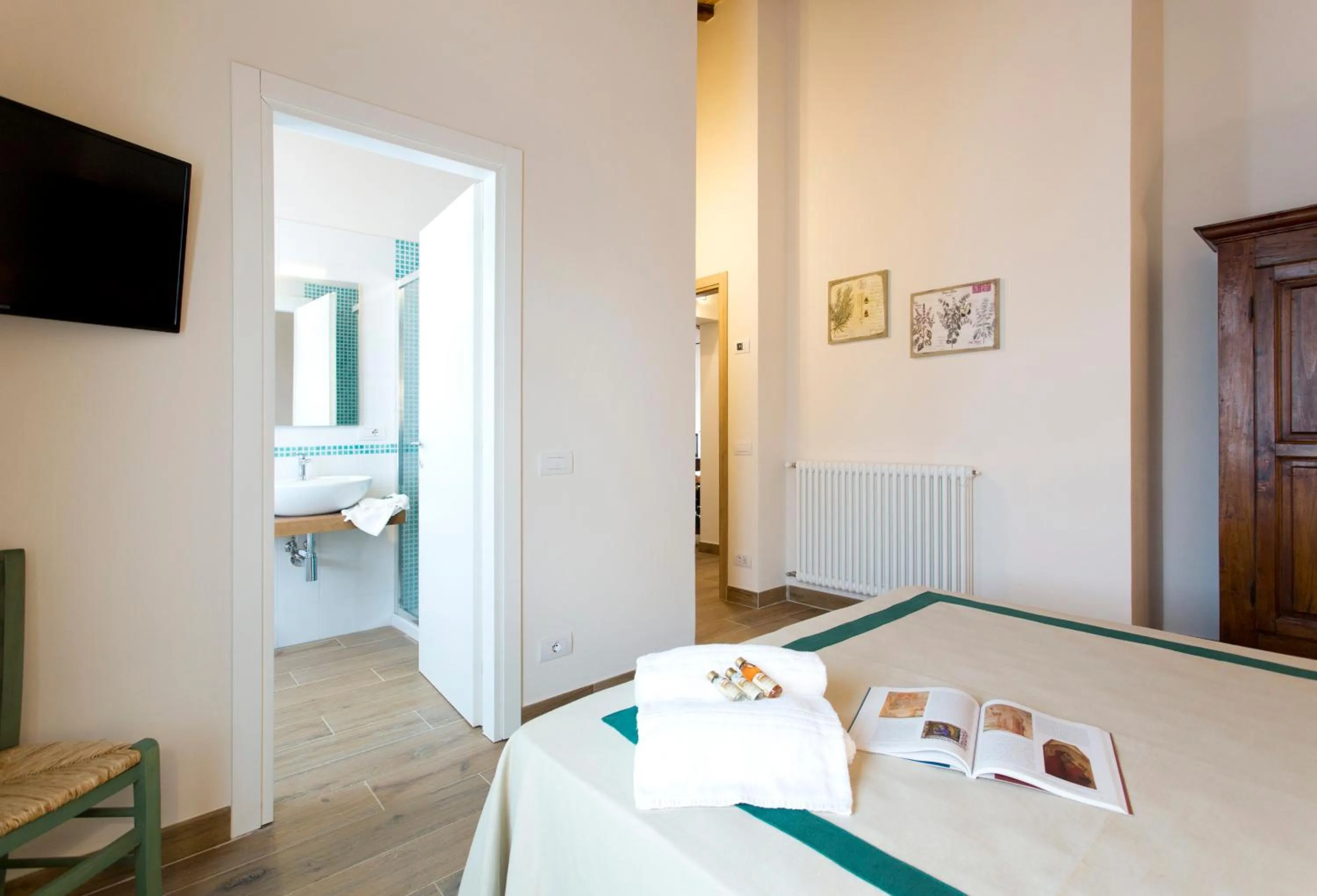 Bathroom, Bed in Casale San Galgano