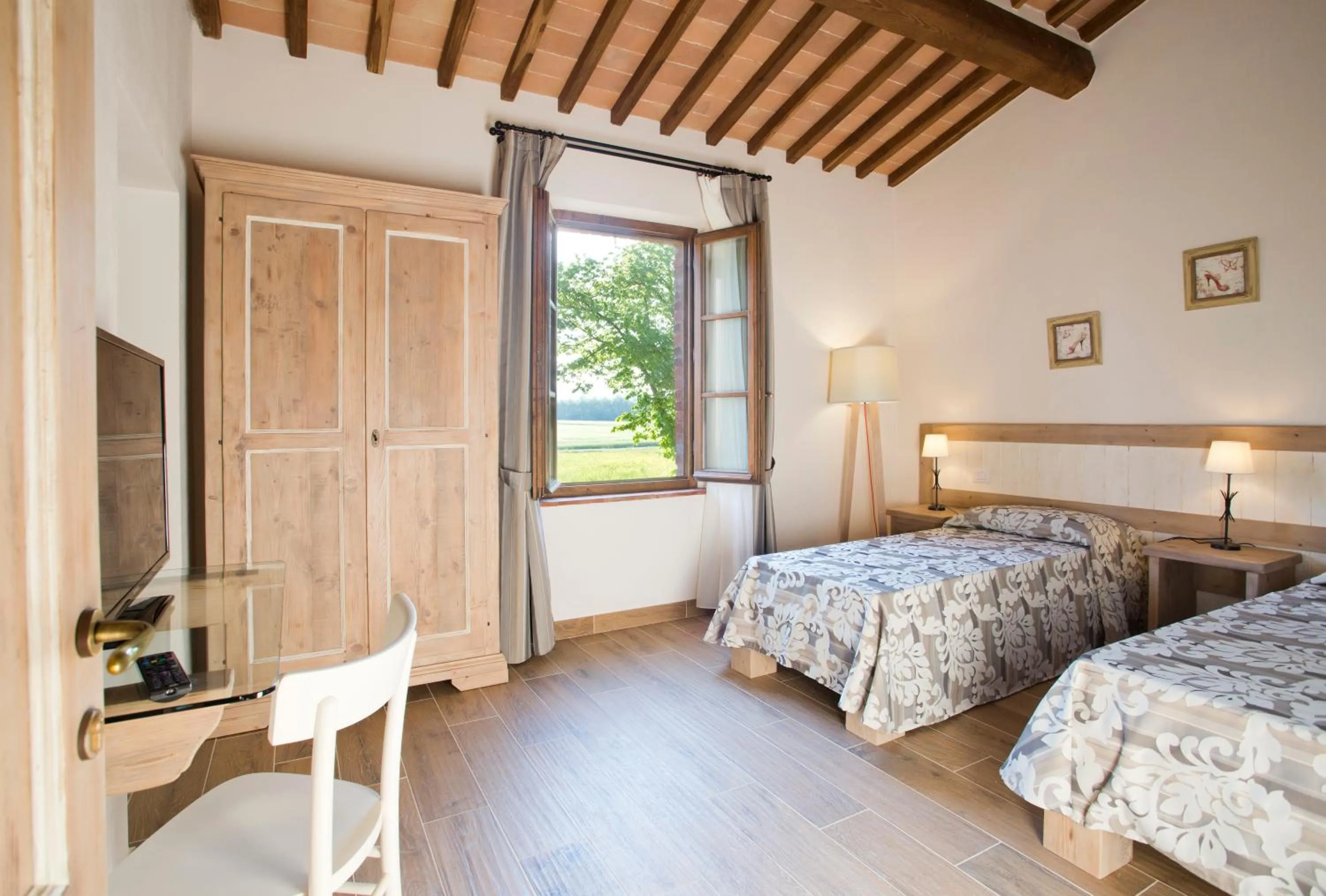 TV and multimedia, Bed in Casale San Galgano