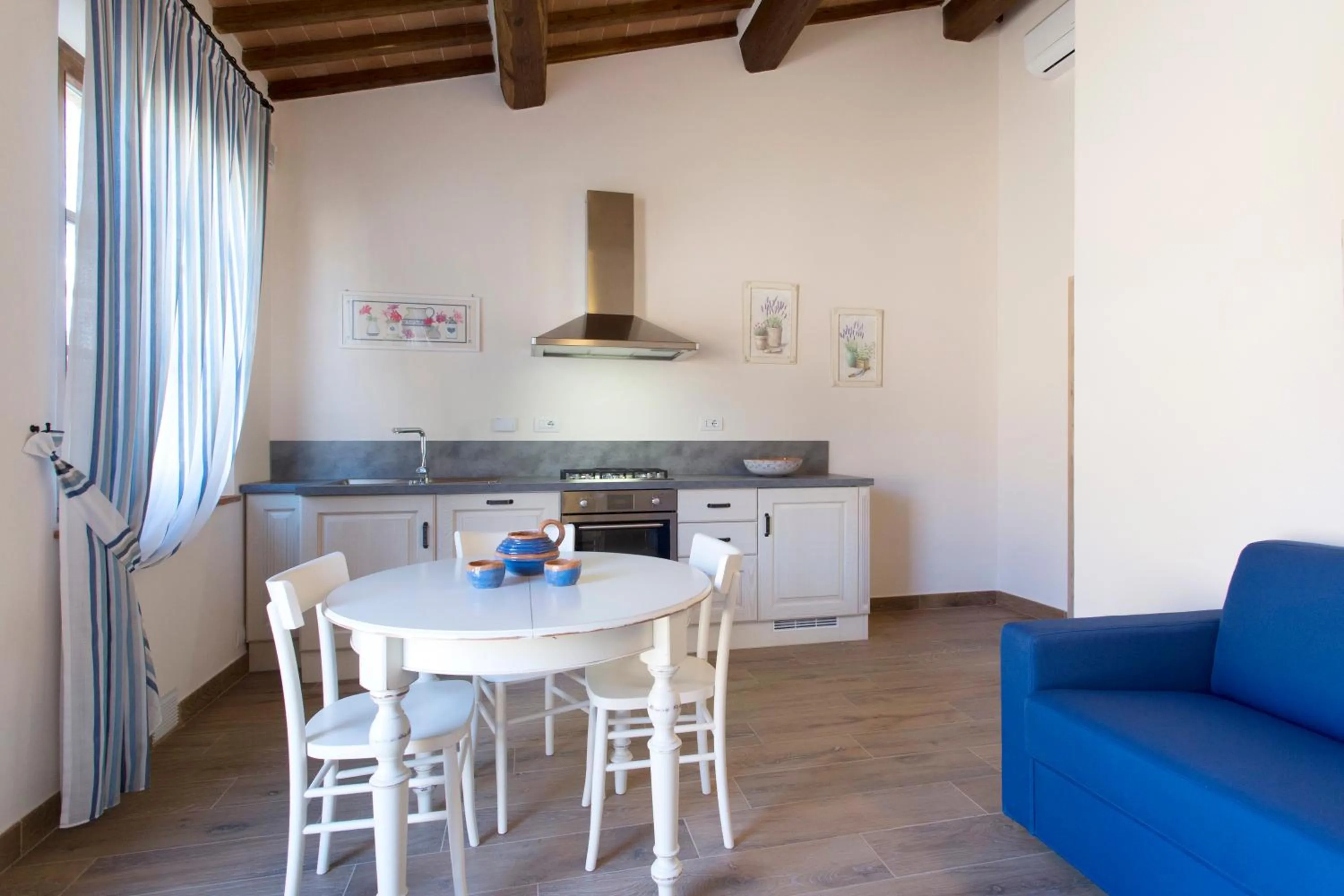 Kitchen or kitchenette in Casale San Galgano