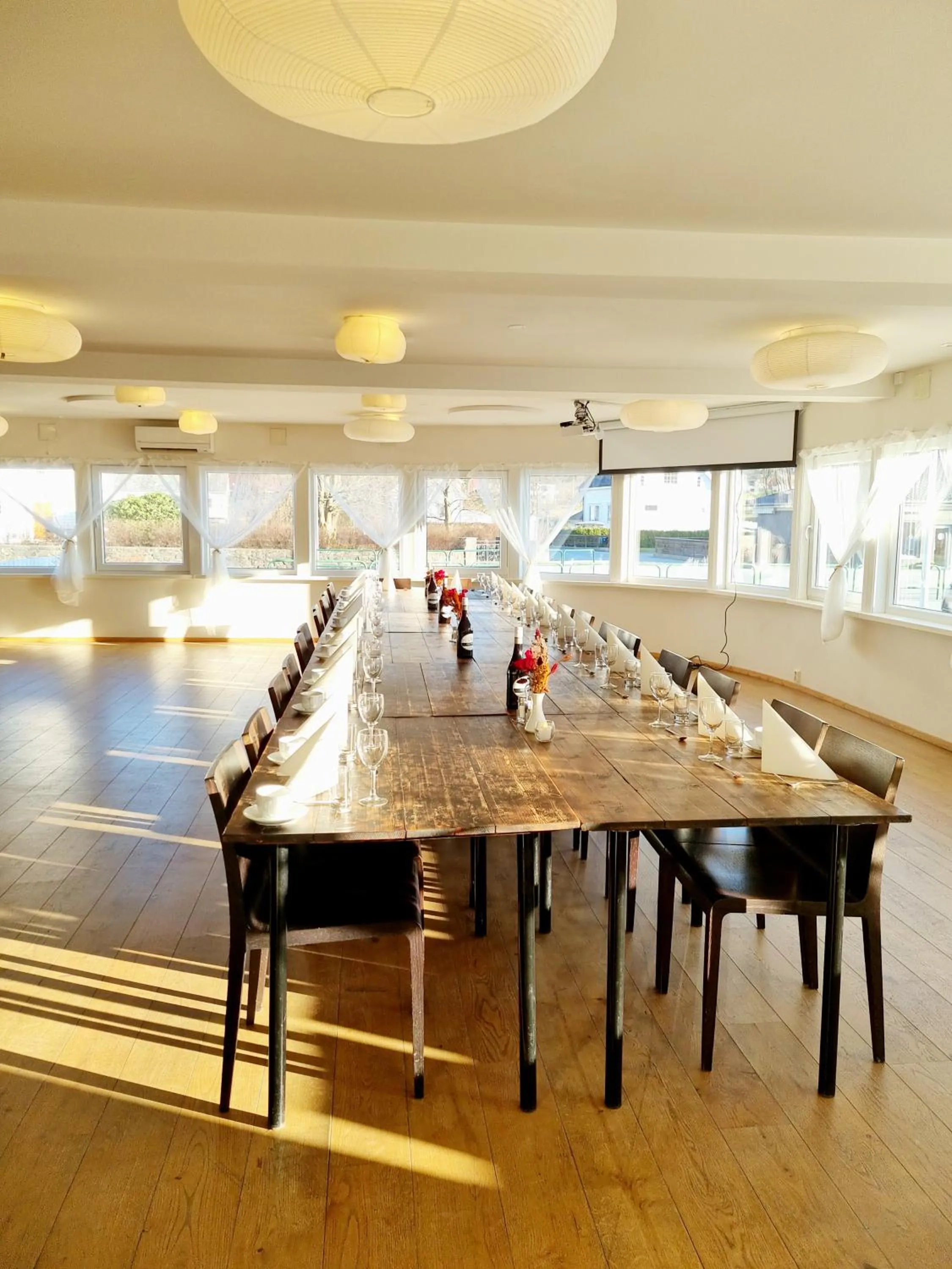 Restaurant/places to eat in Fugl Fønix Hotel