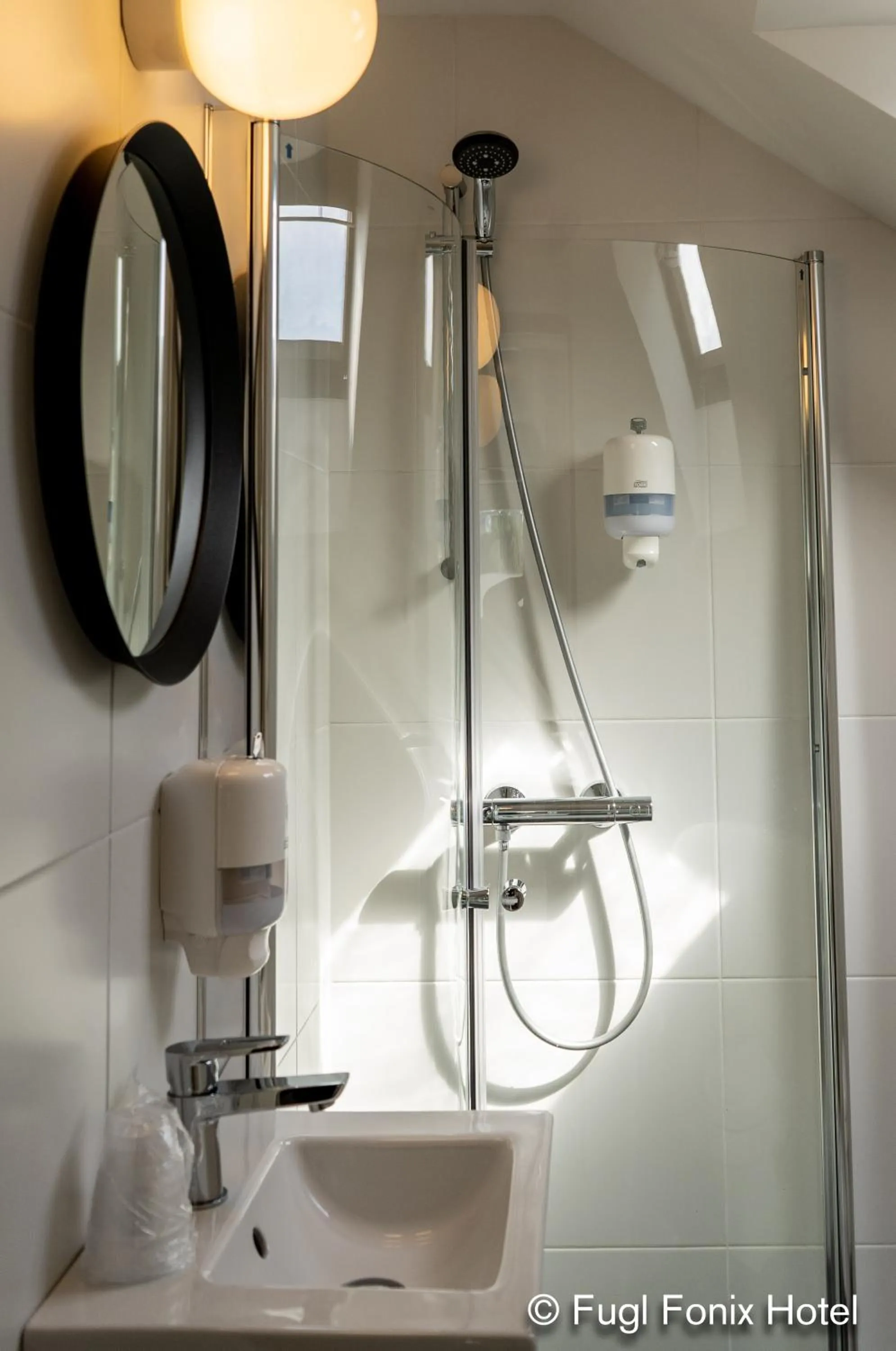 Shower in Fugl Fønix Hotel