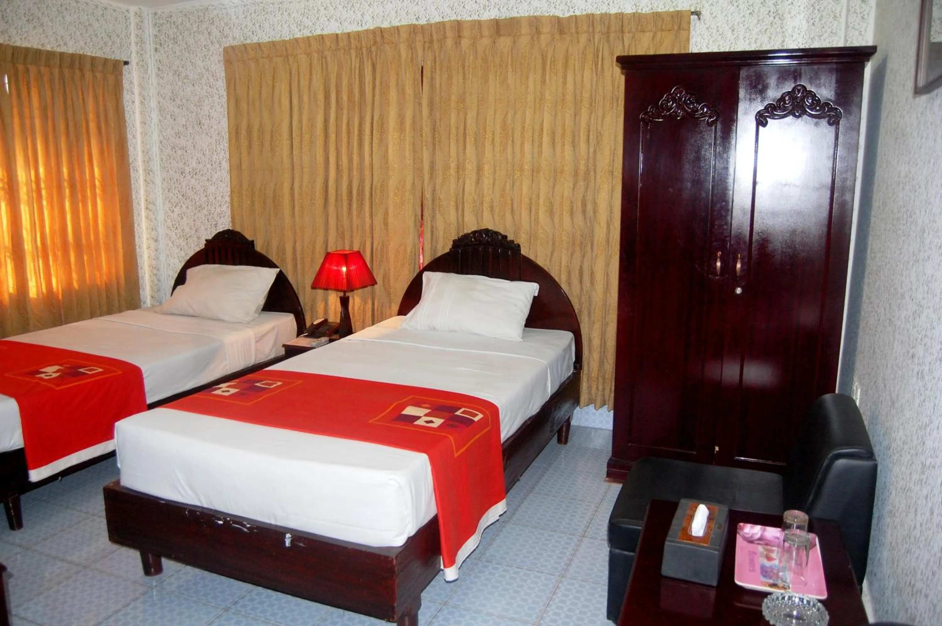 Bed in Hotel Swiss Garden International