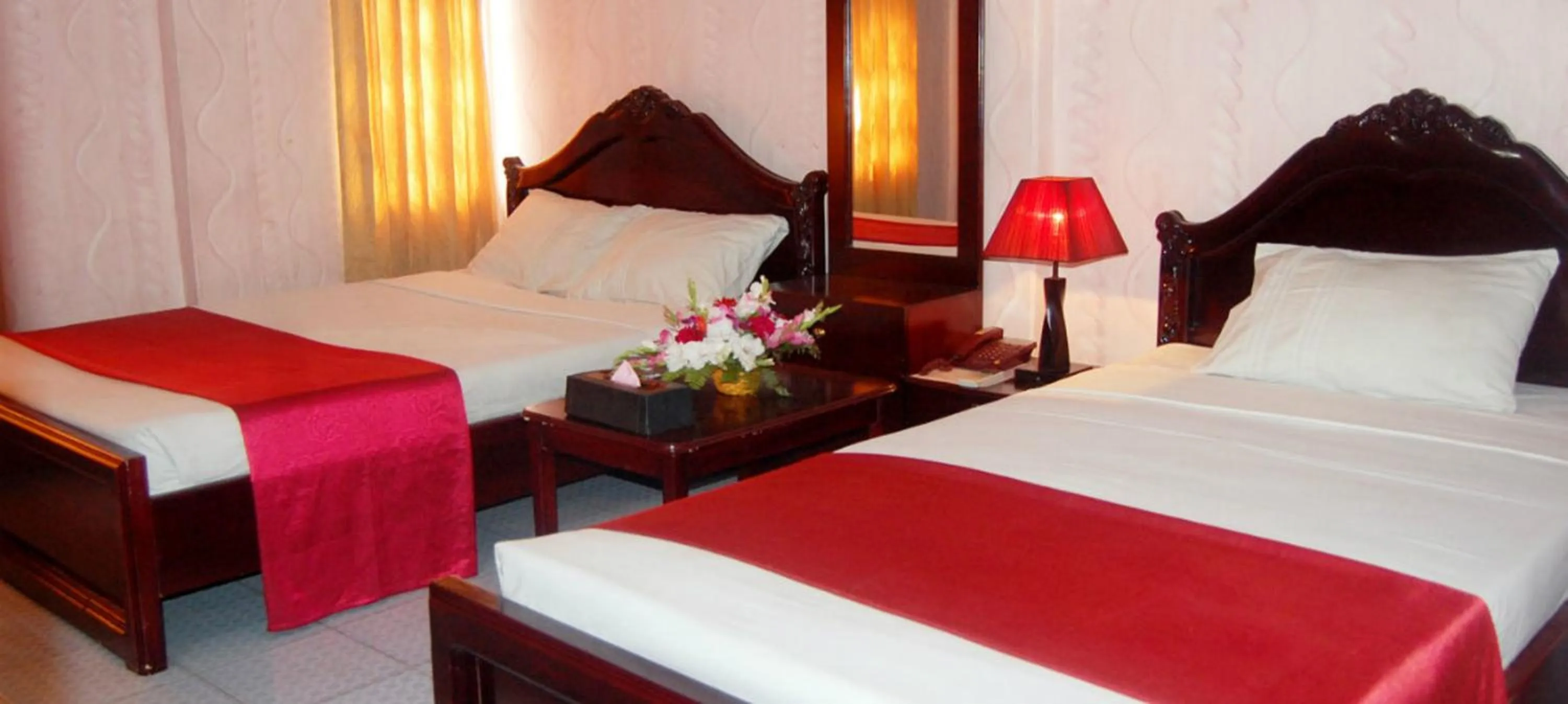 Bed in Hotel Swiss Garden International