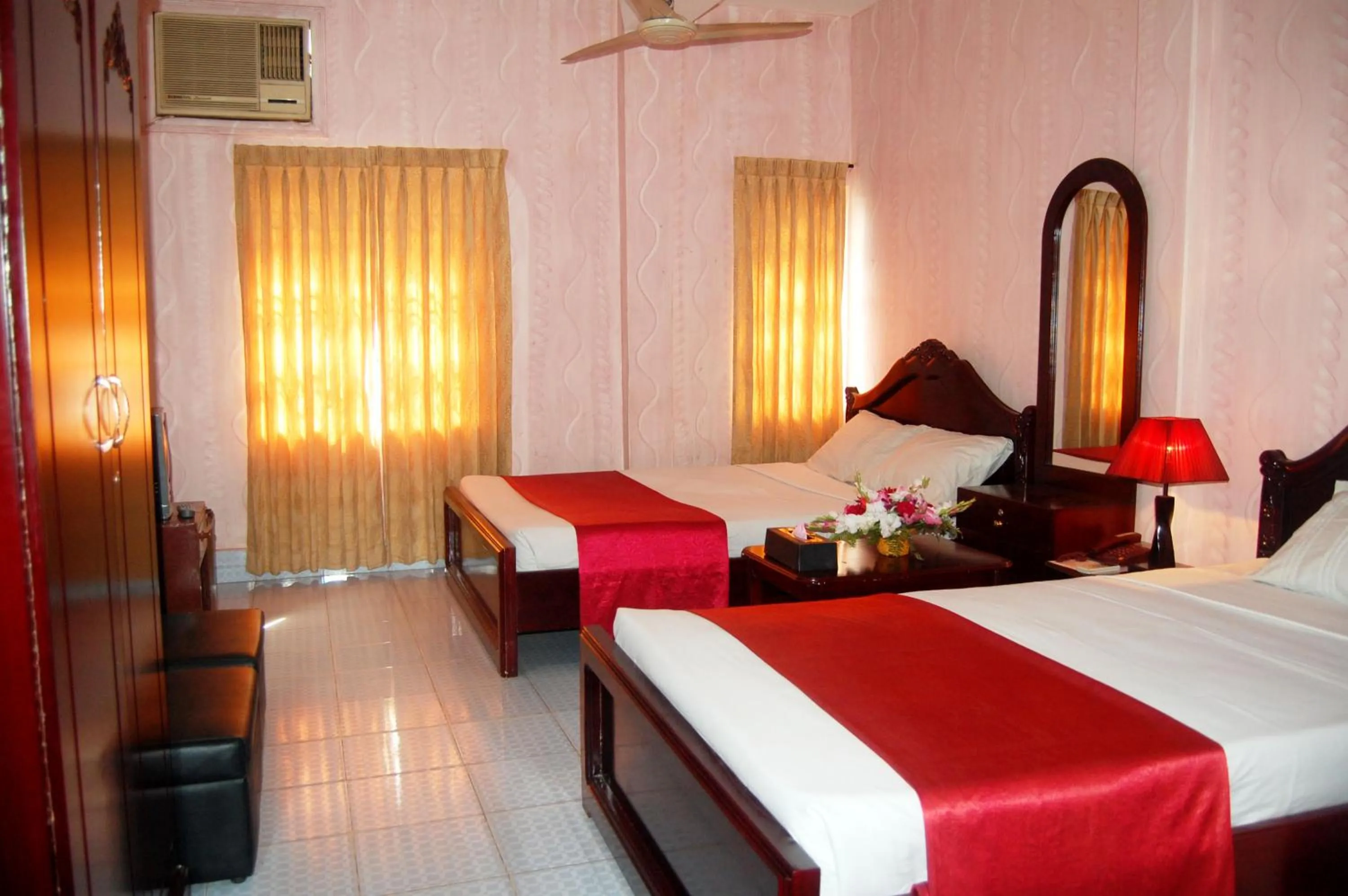 Bed in Hotel Swiss Garden International