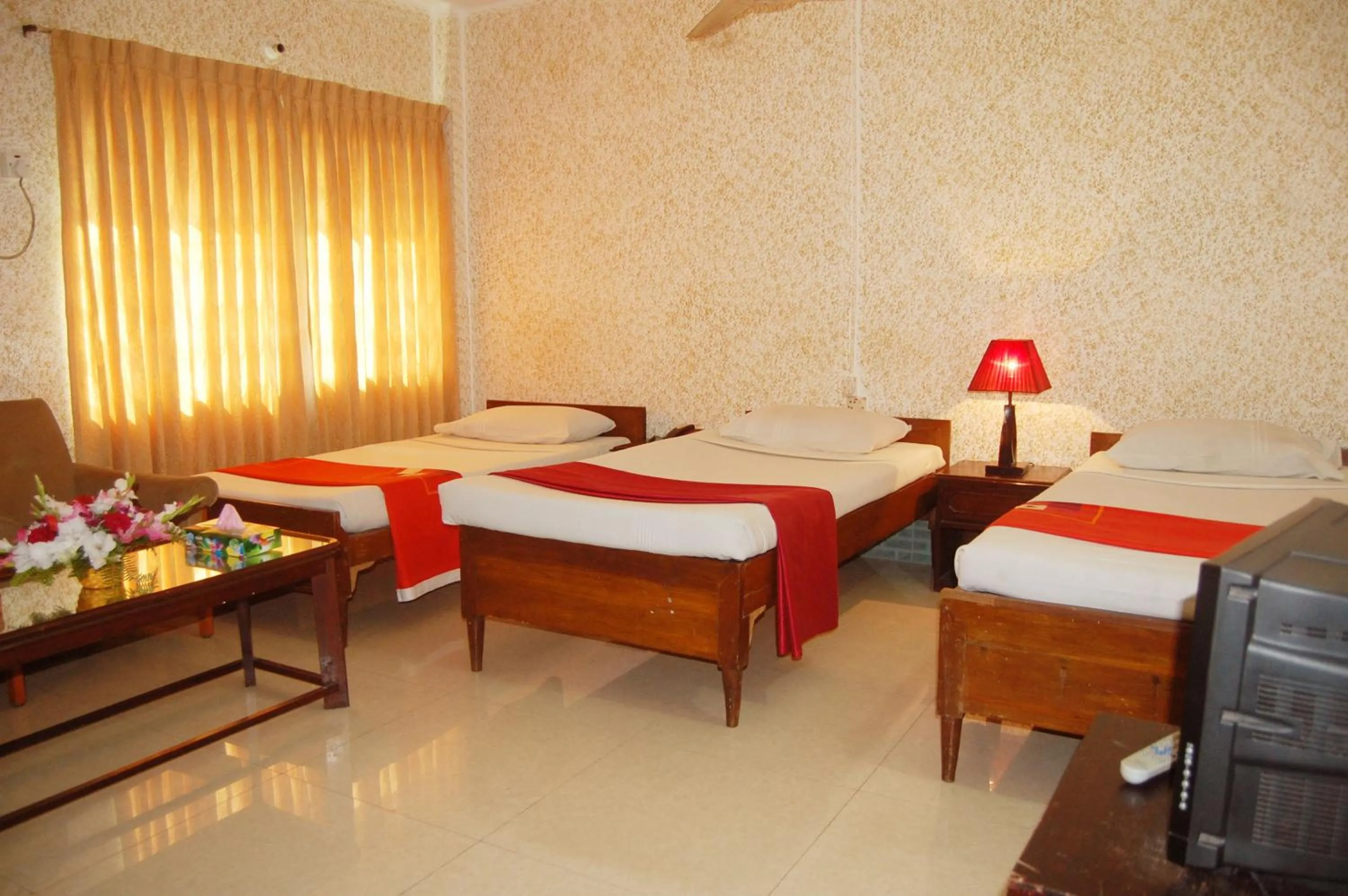 Bed in Hotel Swiss Garden International