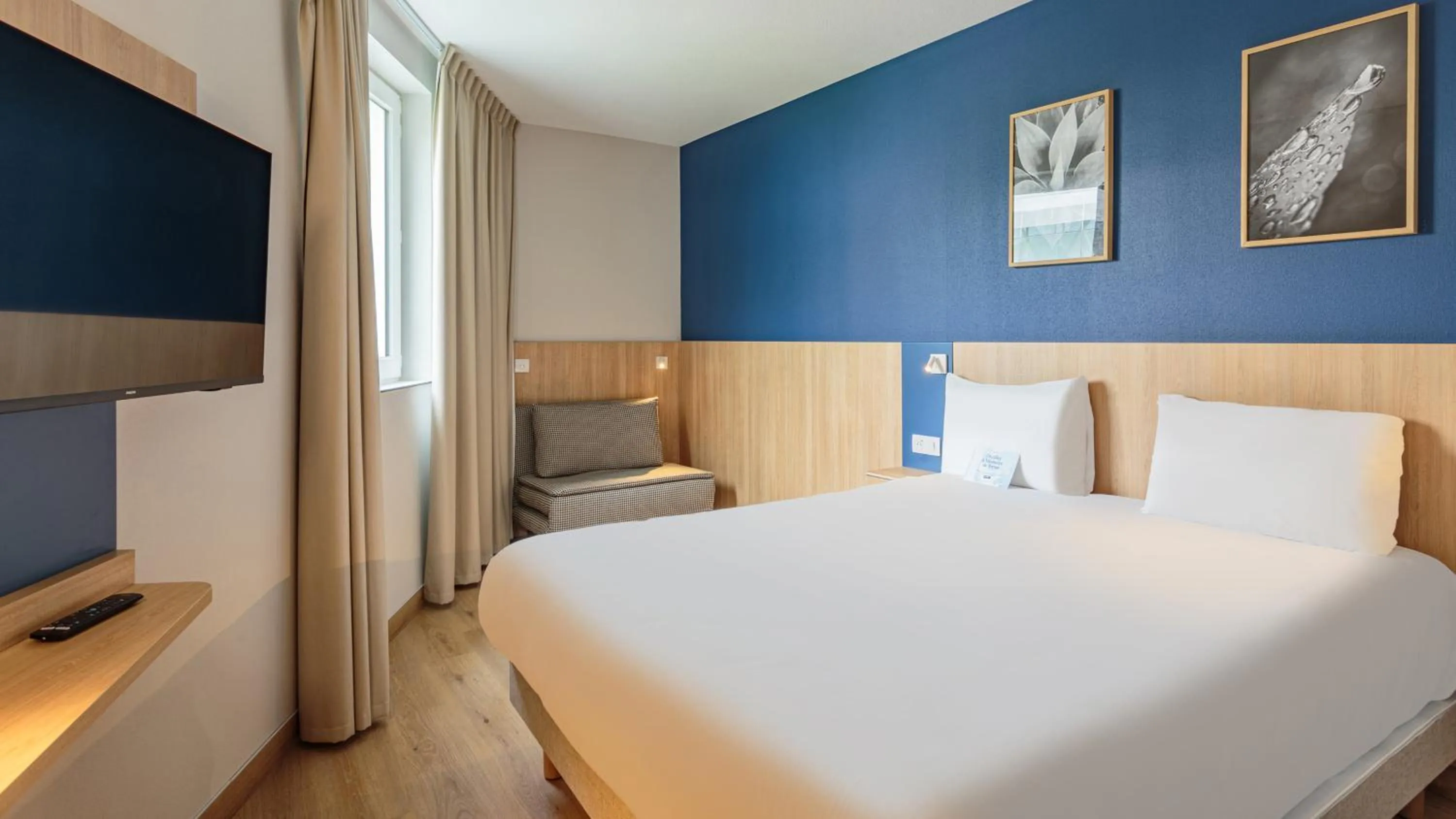 Bed in Kyriad Anglet - Biarritz