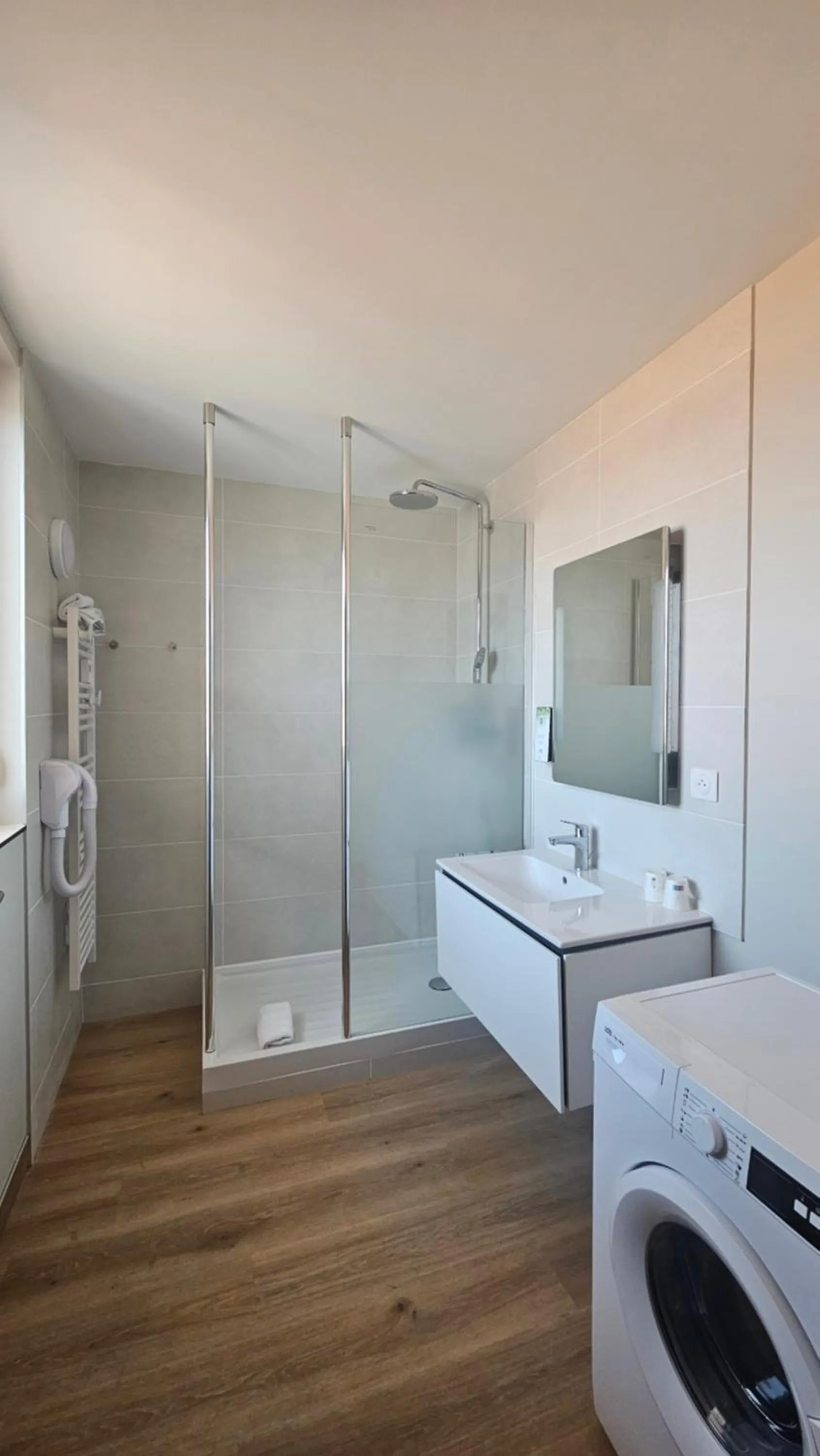 Bathroom in Kyriad Anglet - Biarritz