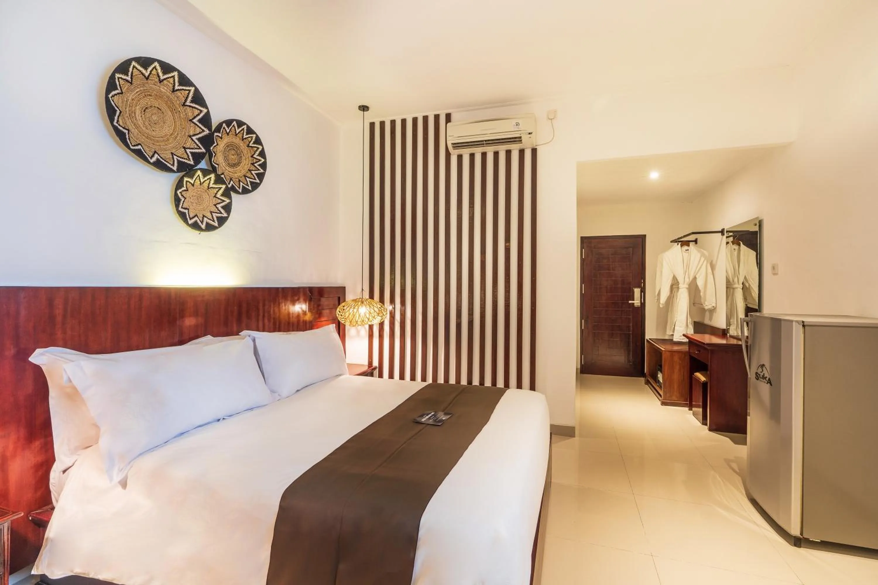 Bedroom, Bed in Suka Beach Inn