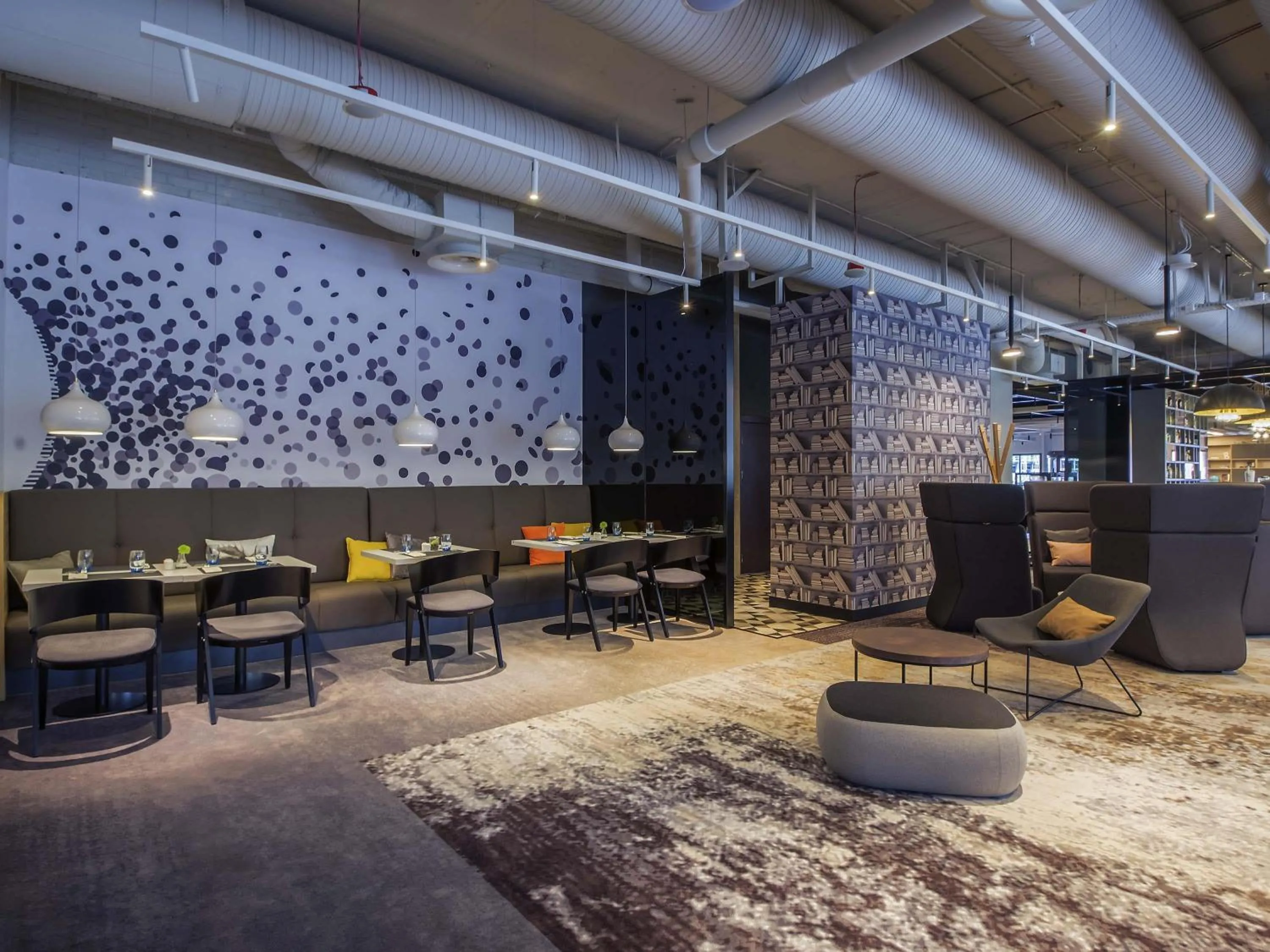 Restaurant/places to eat in Novotel Wrocław Centrum