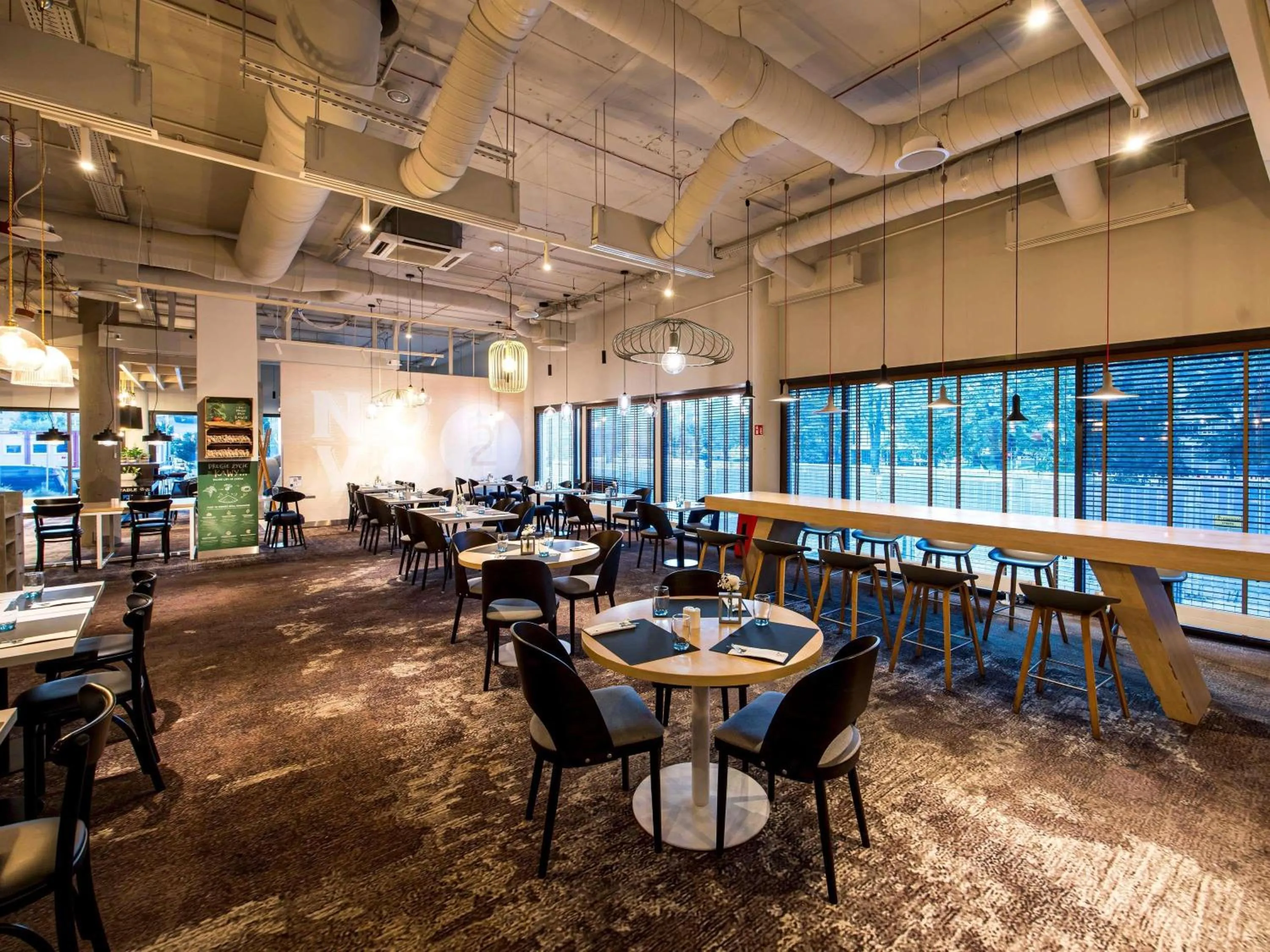 Restaurant/places to eat in Novotel Wrocław Centrum