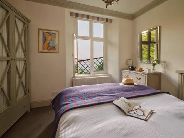 Bed in Cary Arms & Spa