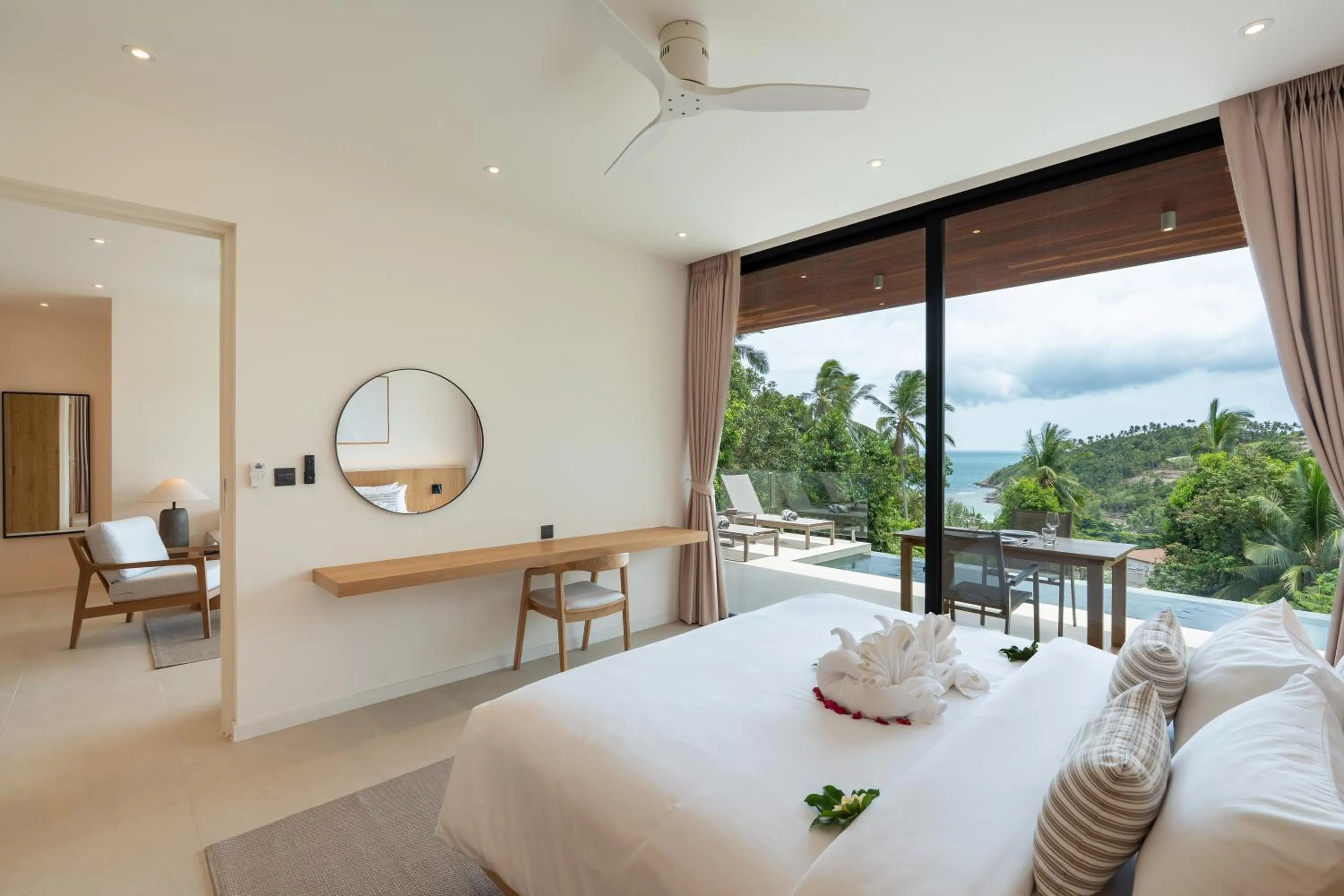 Bed in Bay Villas Koh Phangan