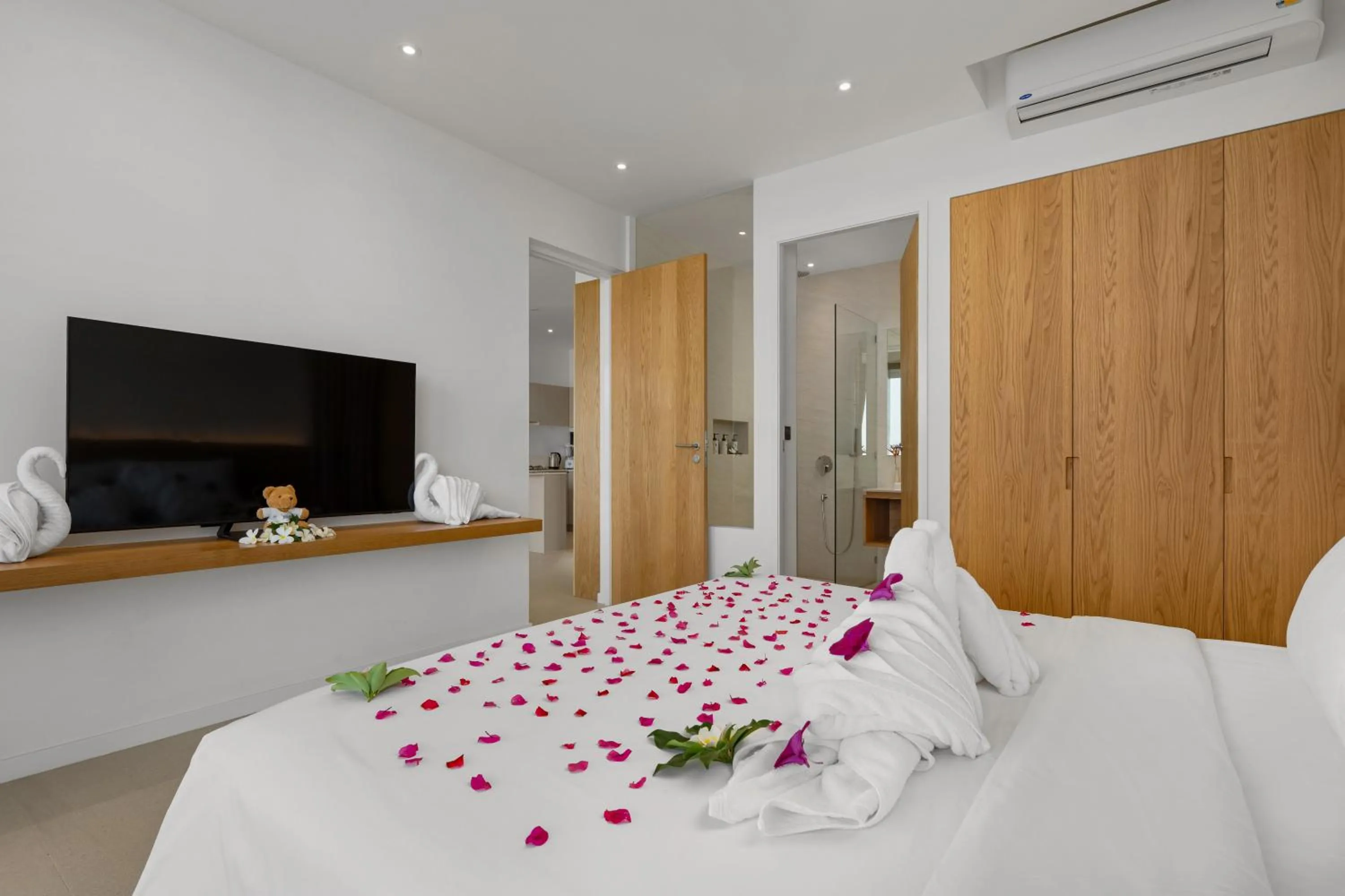 Bed in Bay Villas Koh Phangan