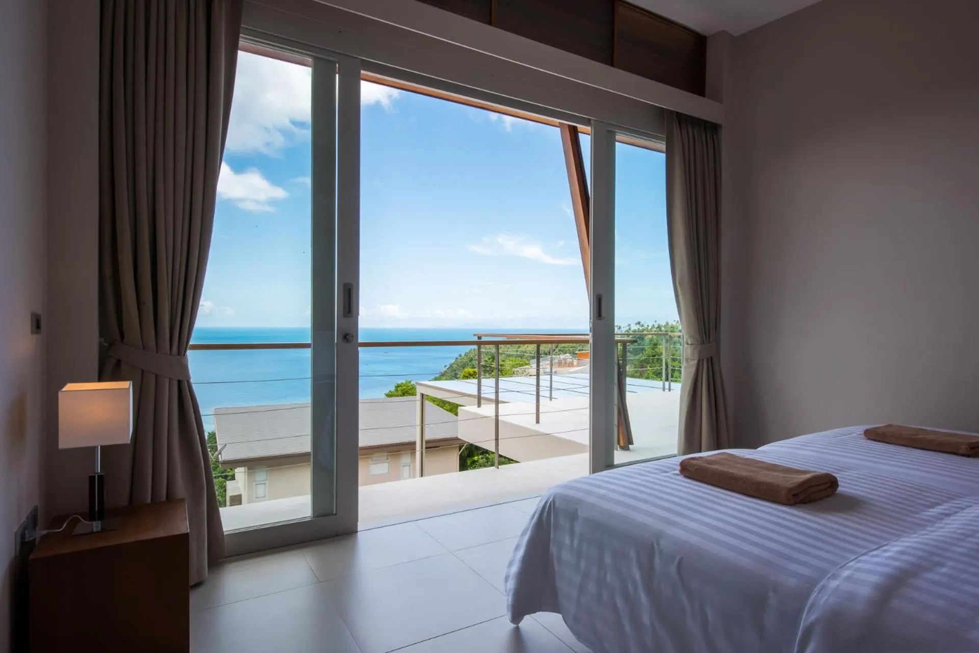 Bed in Bay Villas Koh Phangan