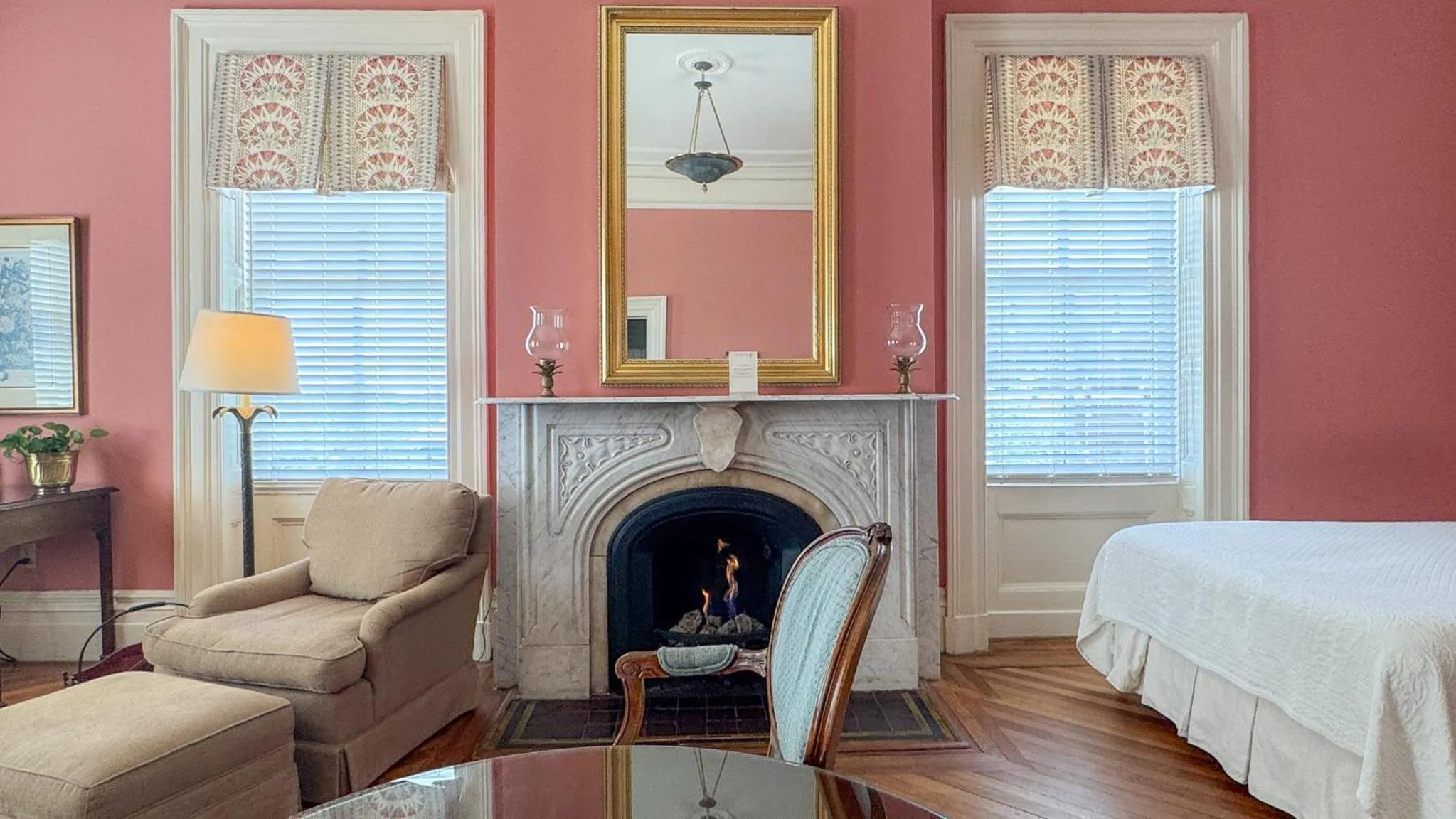 Seating area, Bed in John Rutledge House Inn