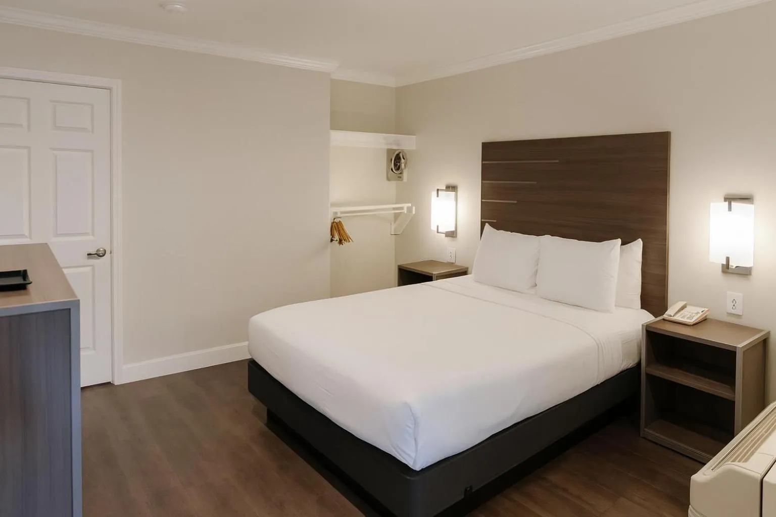 Bedroom, Bed in El Castell Motel