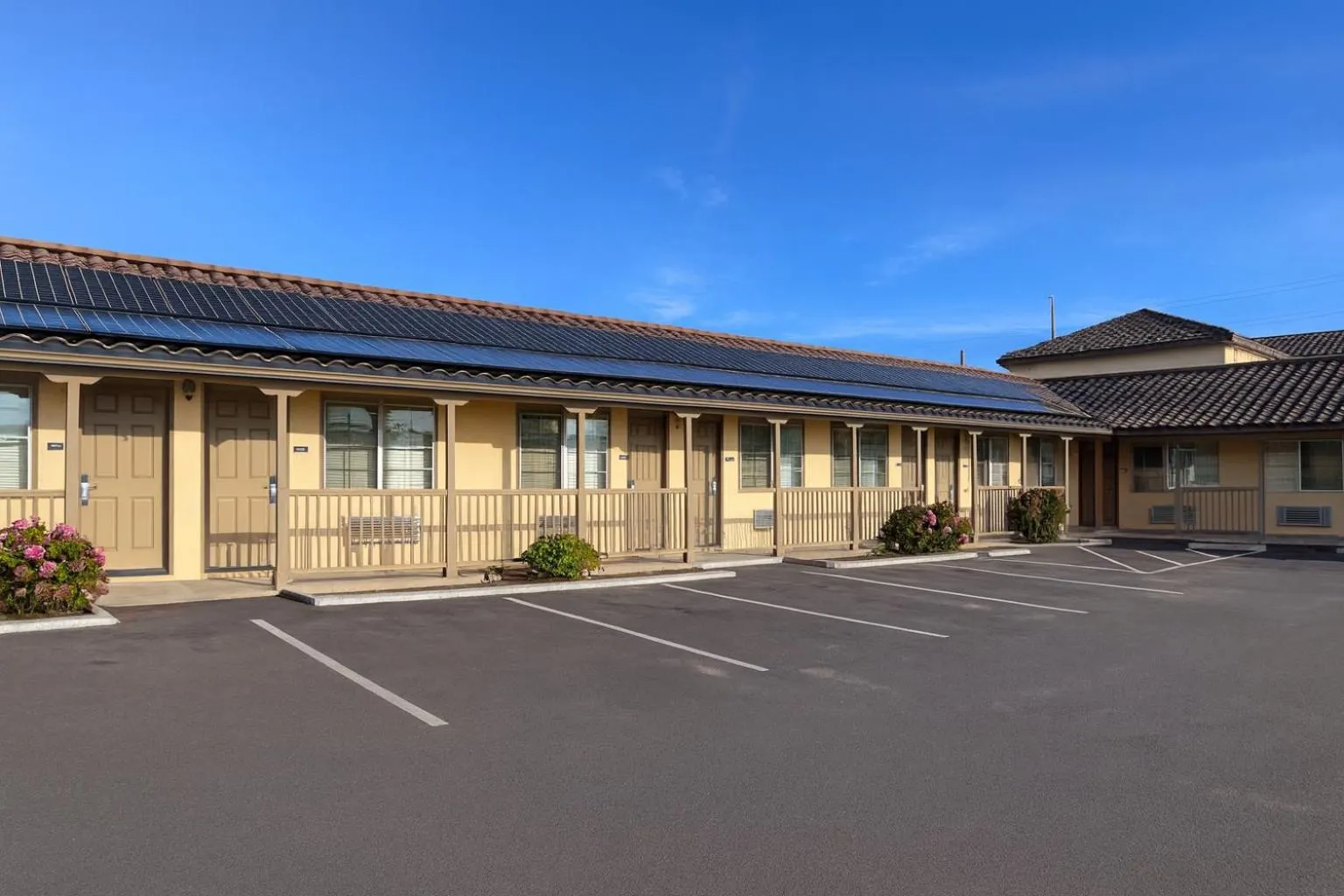 Property building in El Castell Motel