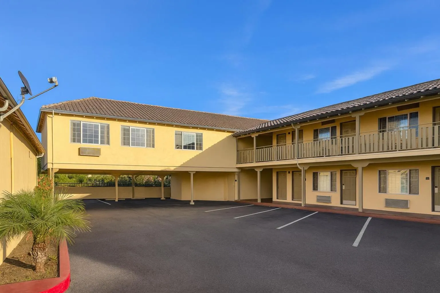 Property building in El Castell Motel