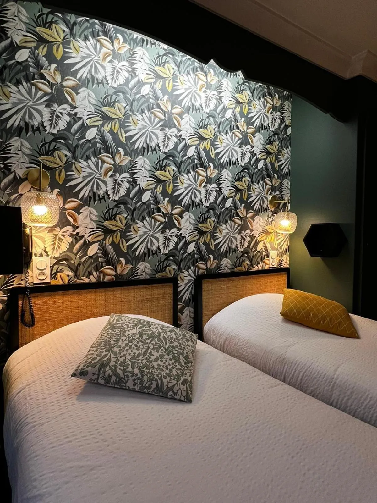 Bed in Hôtel Saint-Julien