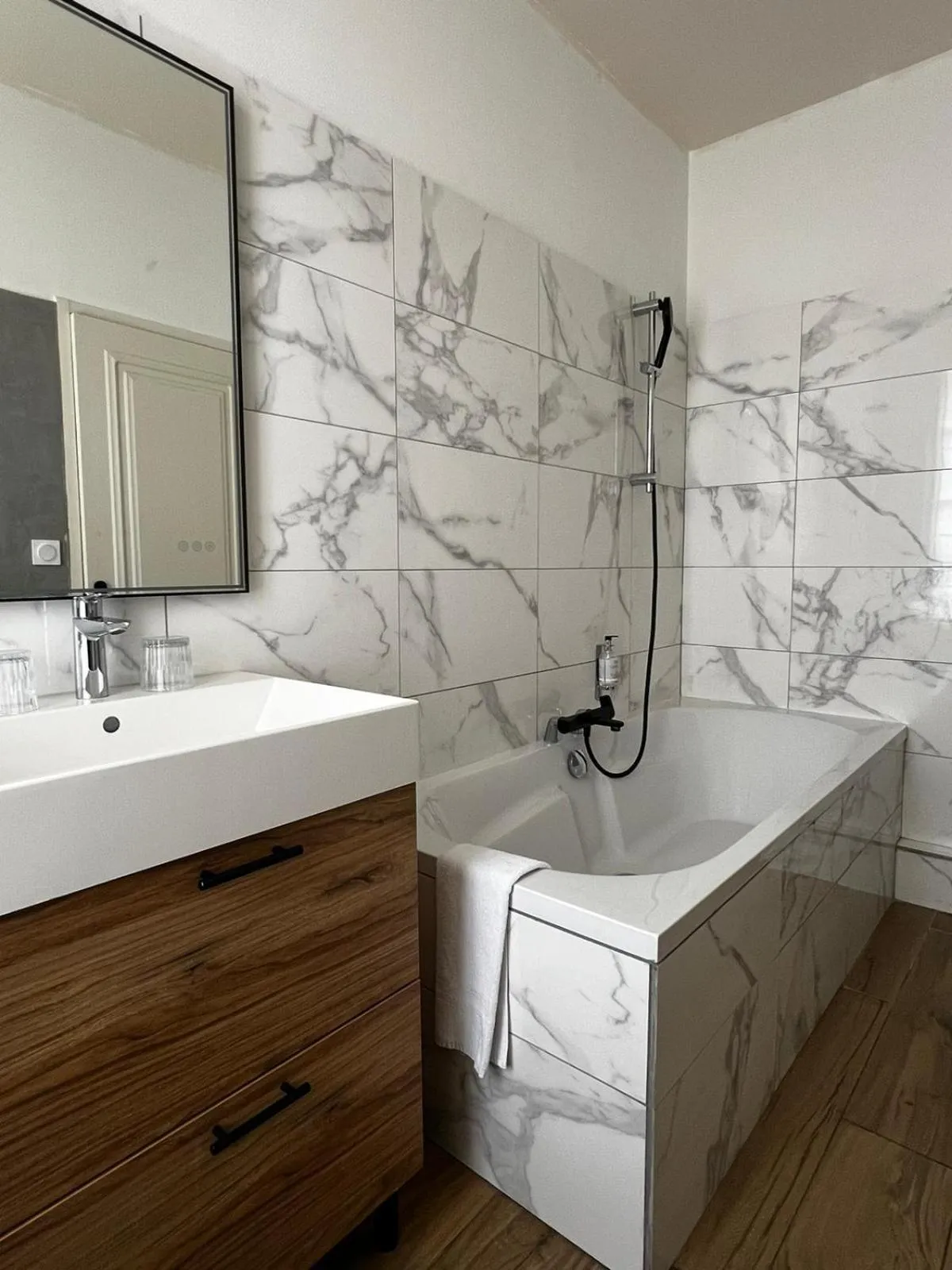 Bathroom in Hôtel Saint-Julien