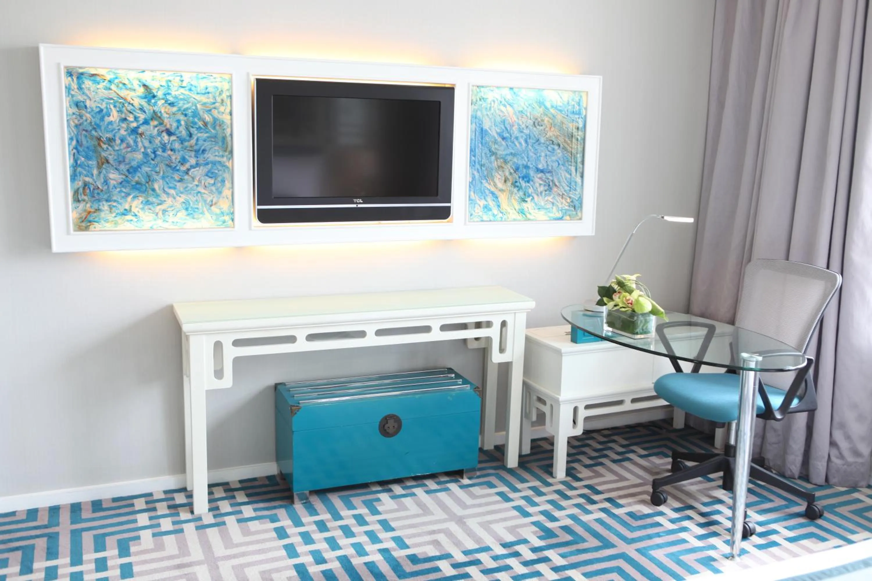 TV and multimedia in Dorsett Shanghai