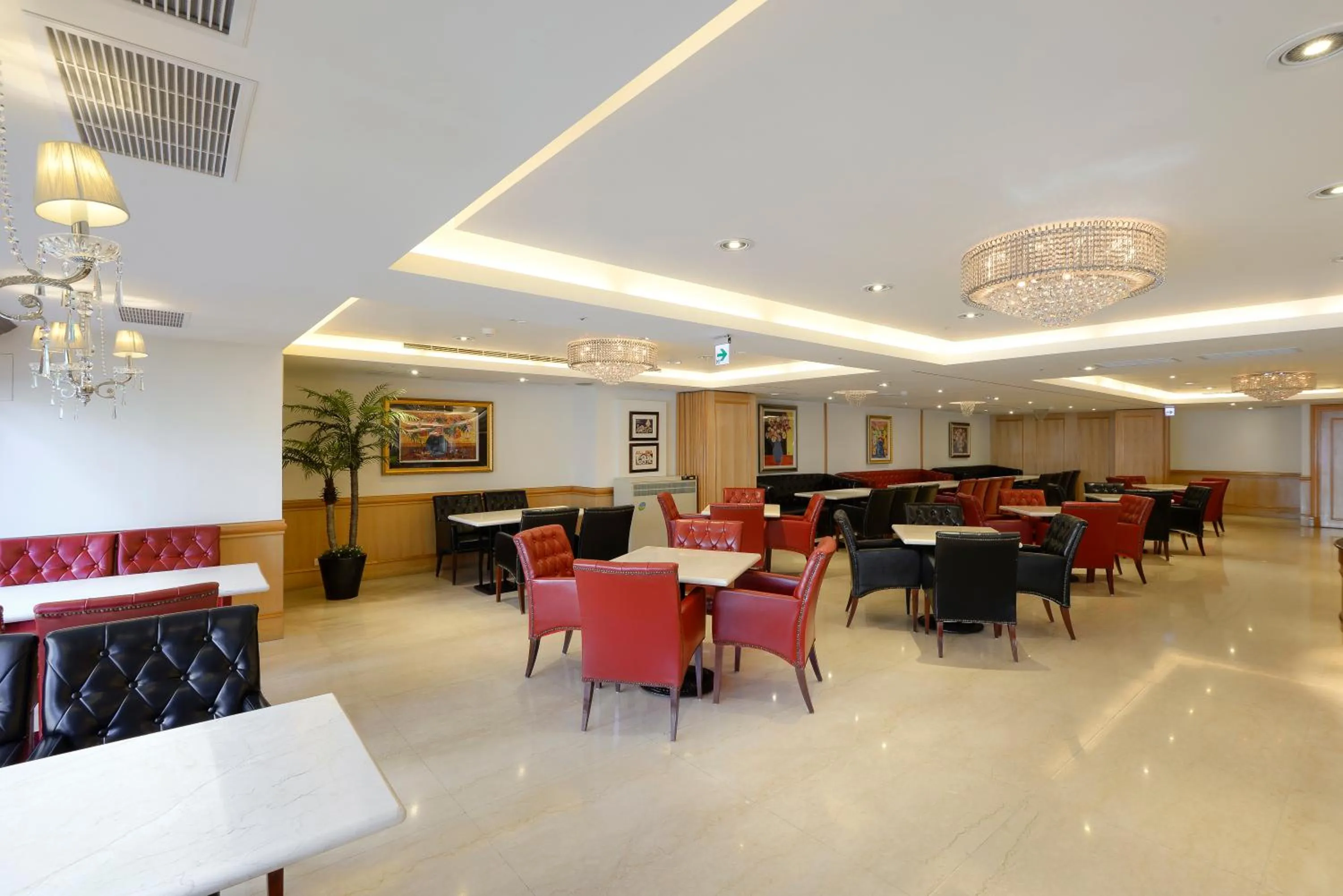 Restaurant/places to eat in Hotel Sunshine