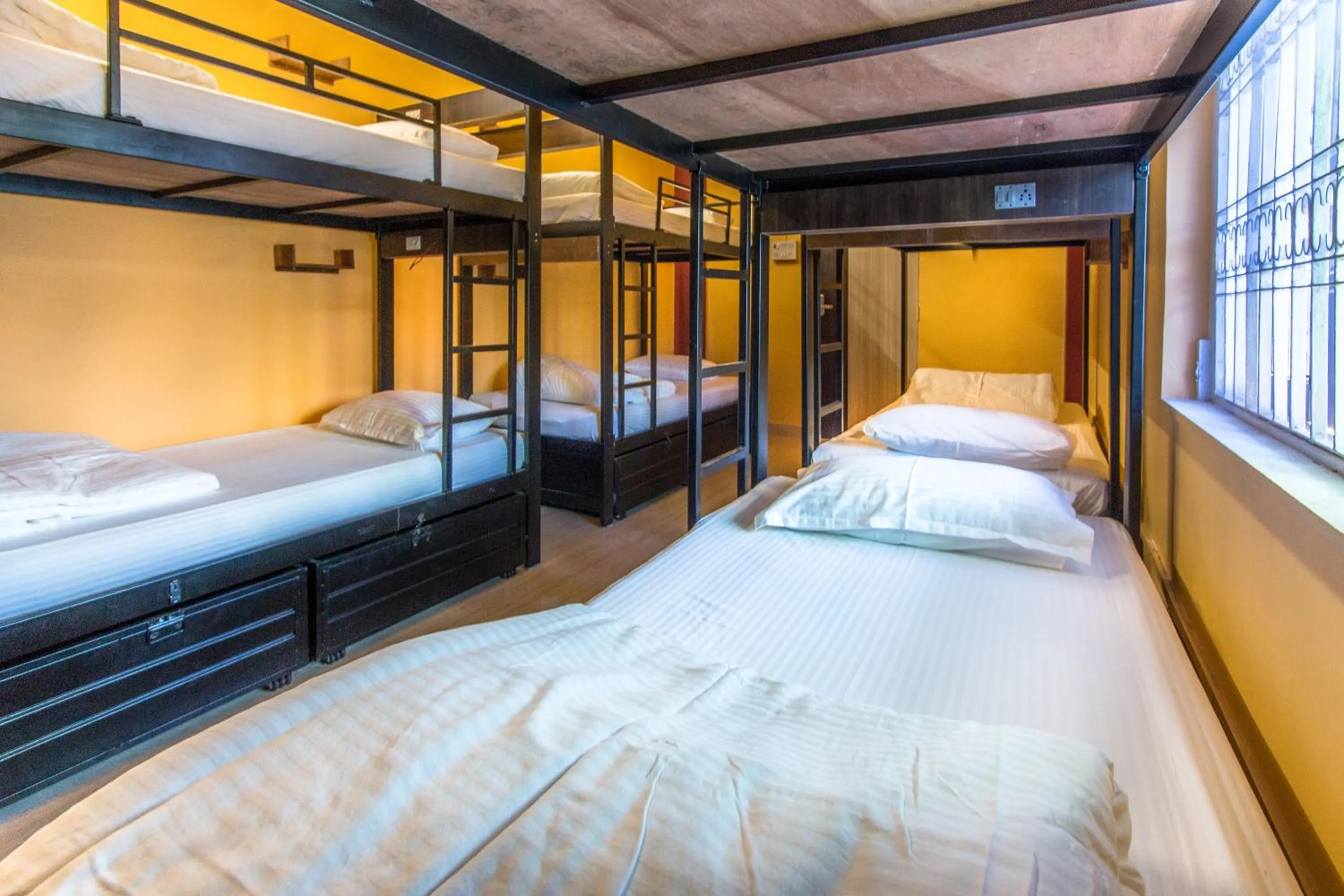 Photo of the whole room, Bed in Backpackers Villa Mumbai