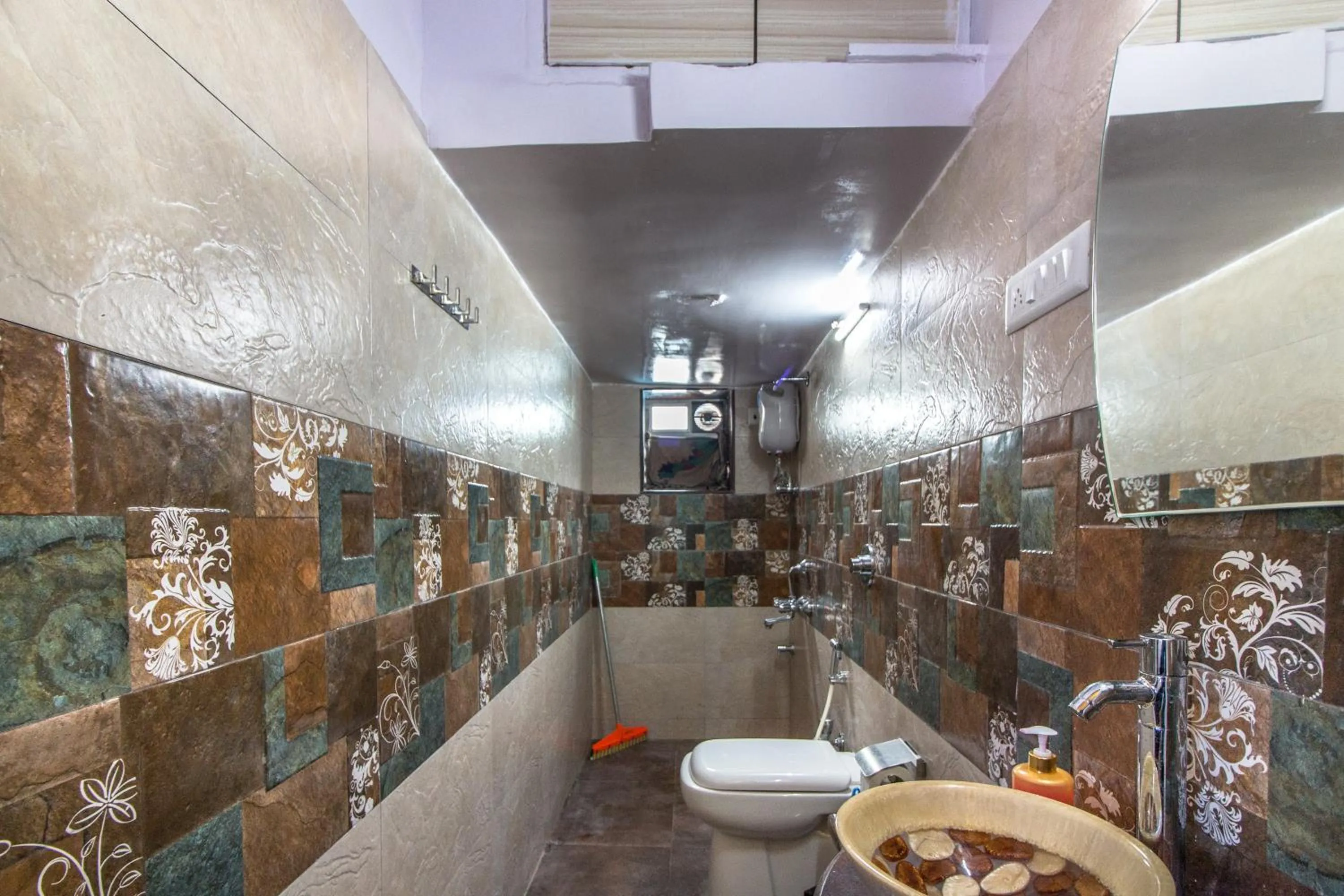 Bathroom in Backpackers Villa Mumbai