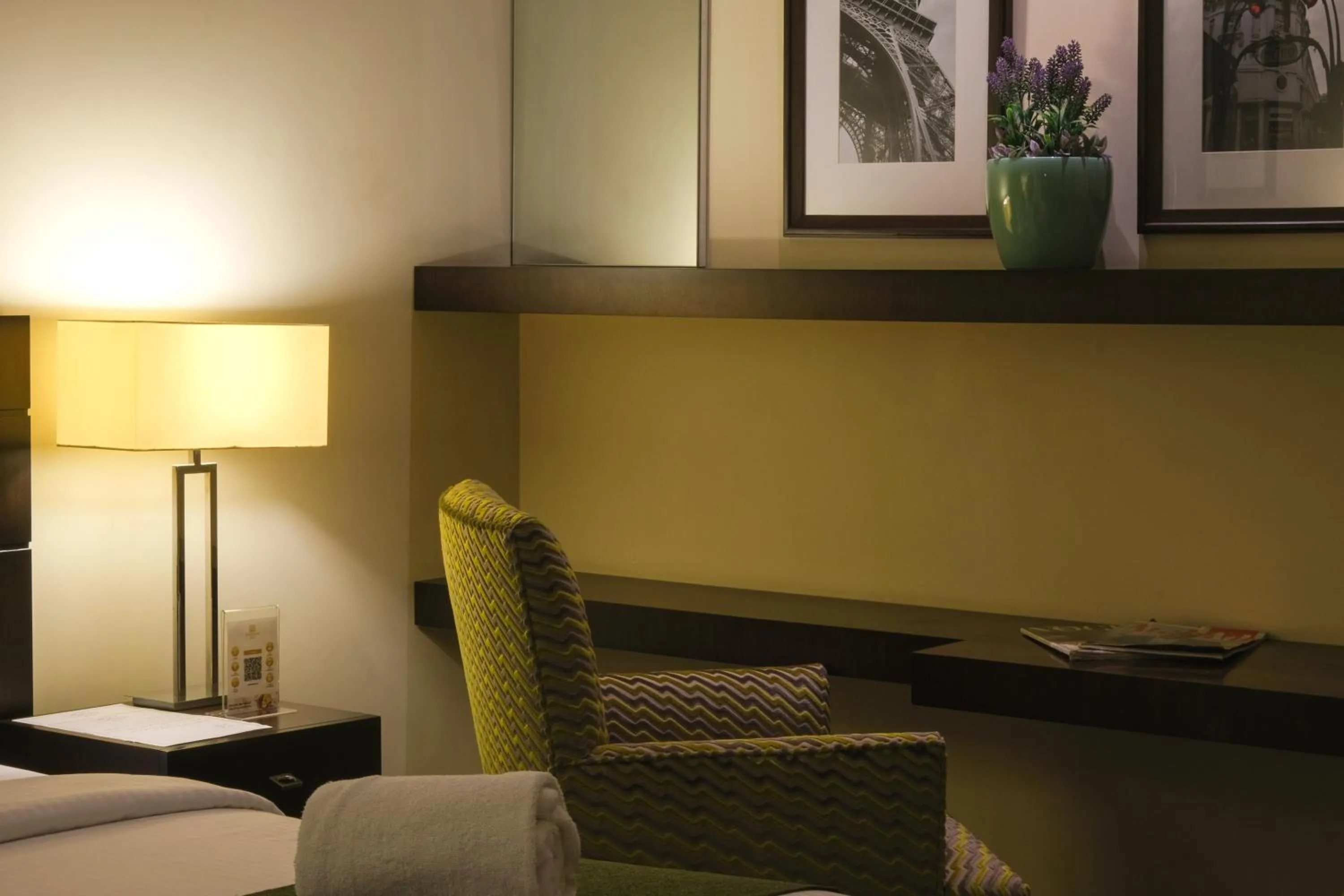 Bedroom, Bed in The Parisian Hotel