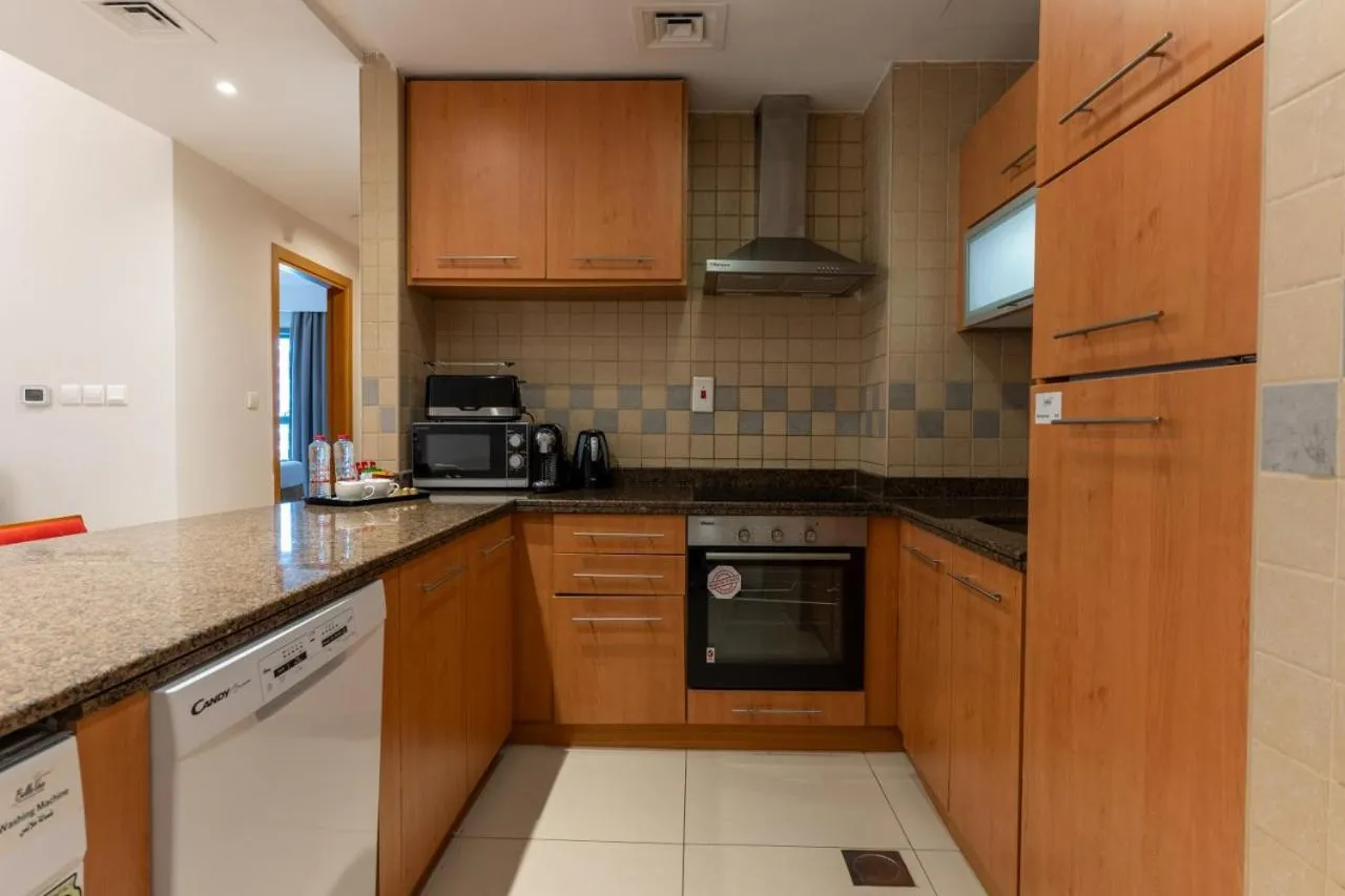 Kitchen or kitchenette in Grand Bellevue Hotel Apartment Dubai