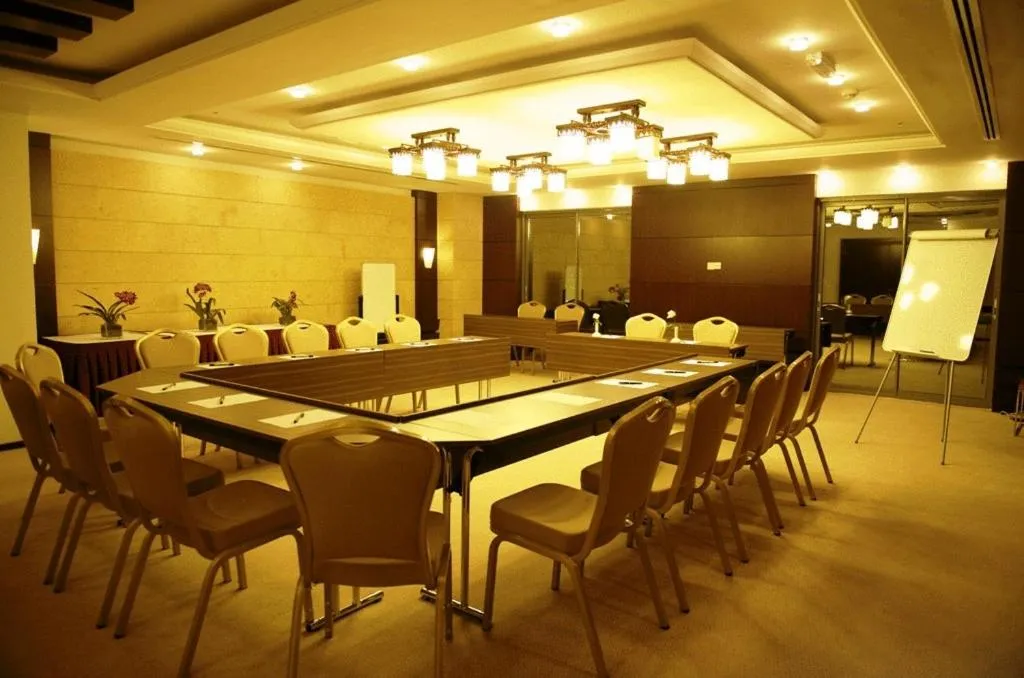 Business facilities in Grand Bellevue Hotel Apartment Dubai