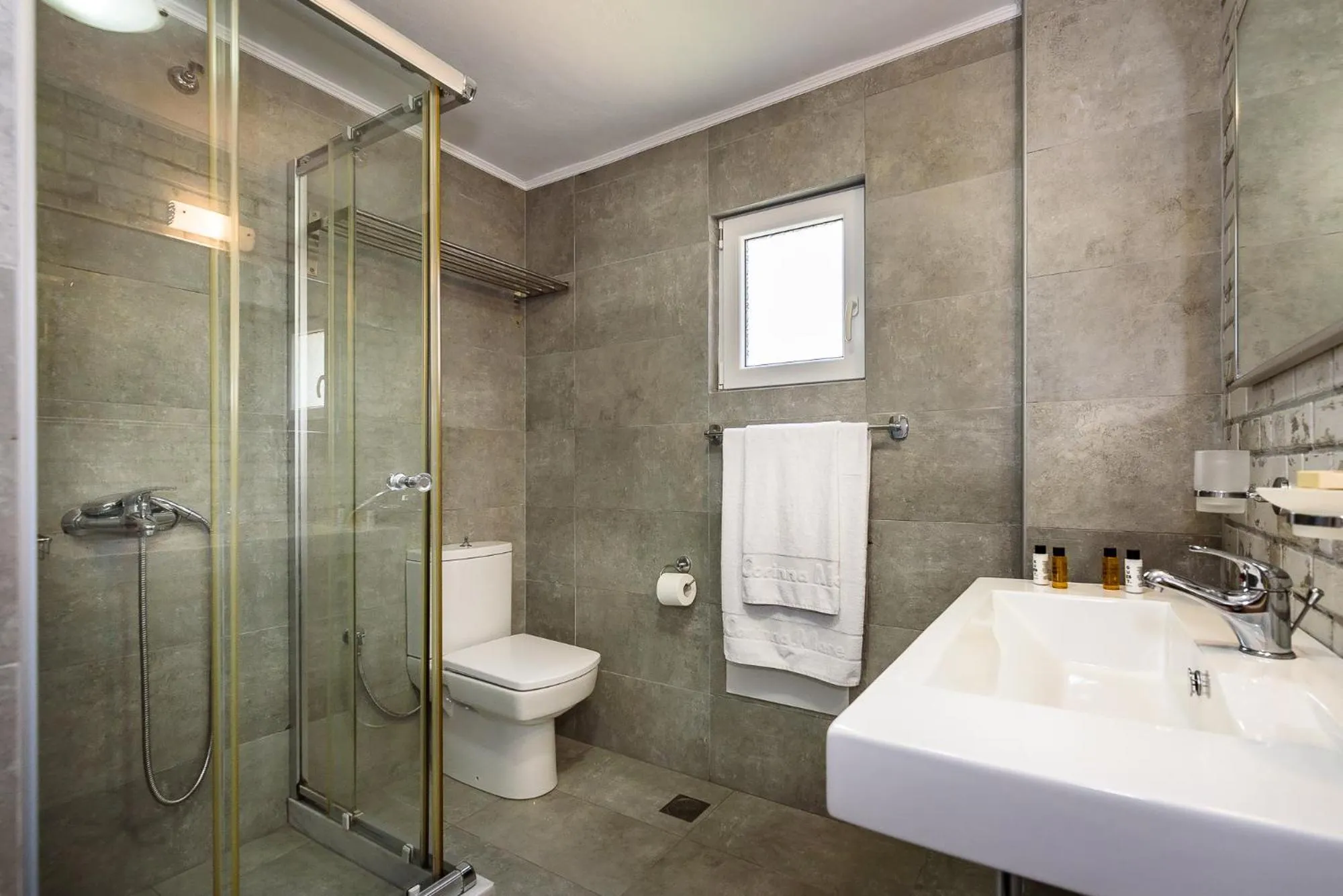 Shower in Corinna Mare