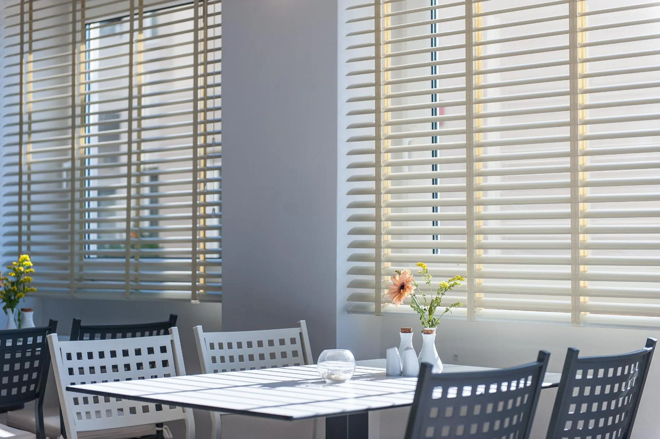 Restaurant/places to eat in Corinna Mare