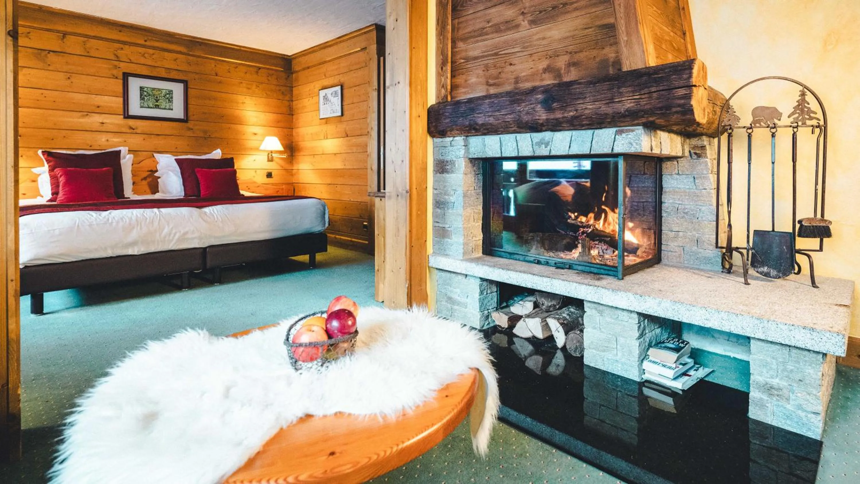 Living room, Bed in Hotel Mont Vallon