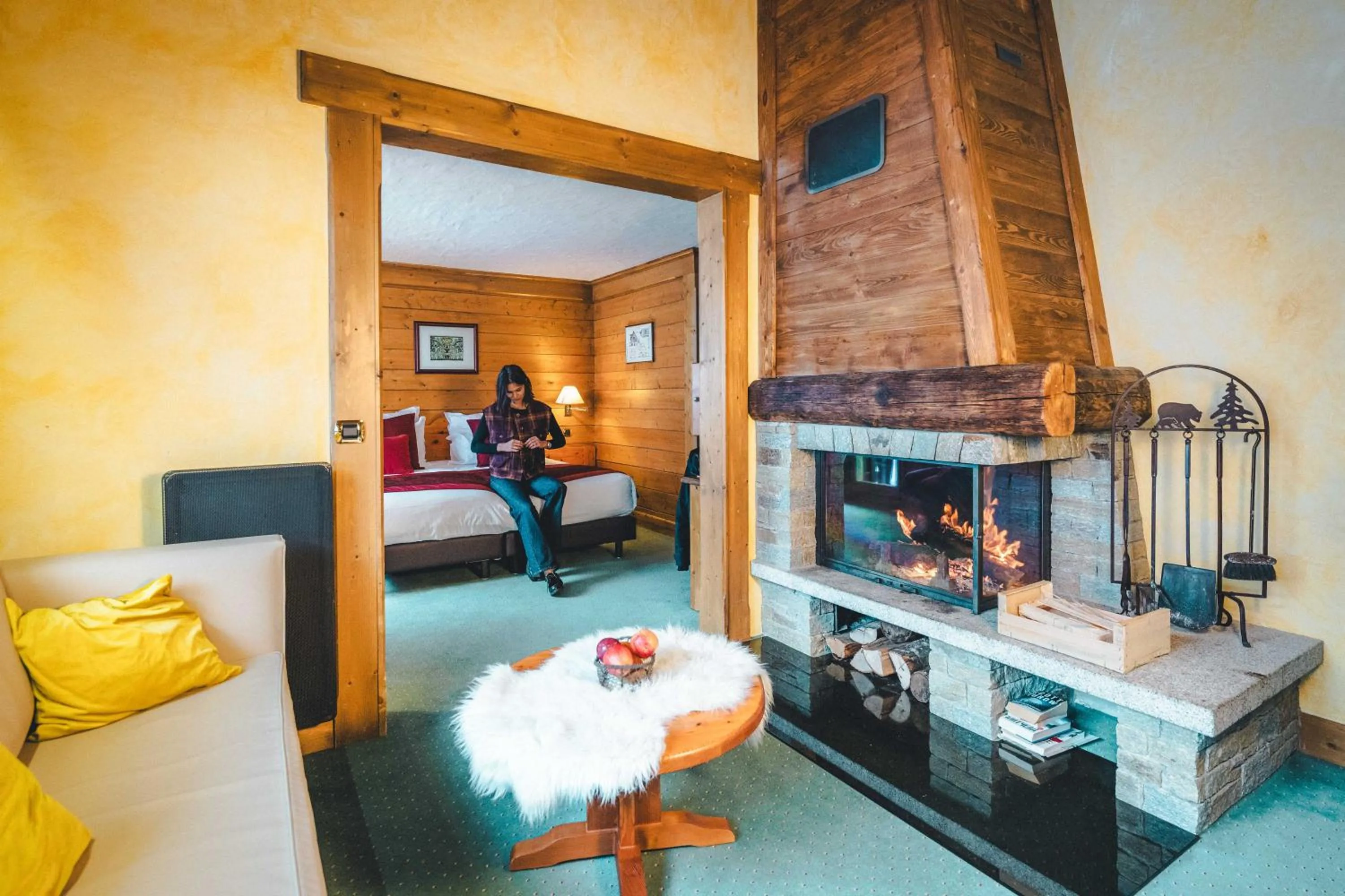 Communal lounge/ TV room, Bed in Hotel Mont Vallon