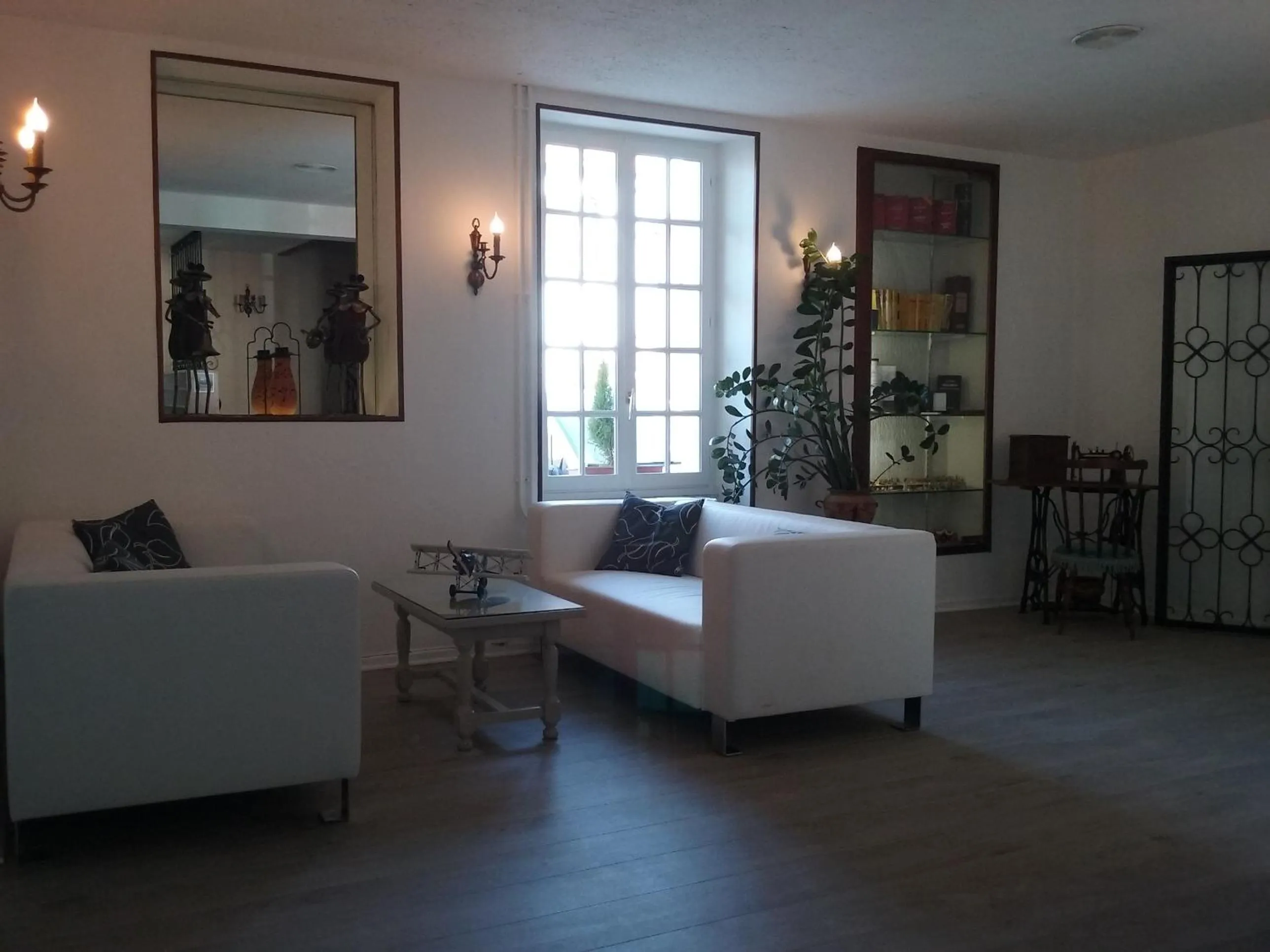 Lobby or reception in Hotel du Commerce Chez Stéphane
