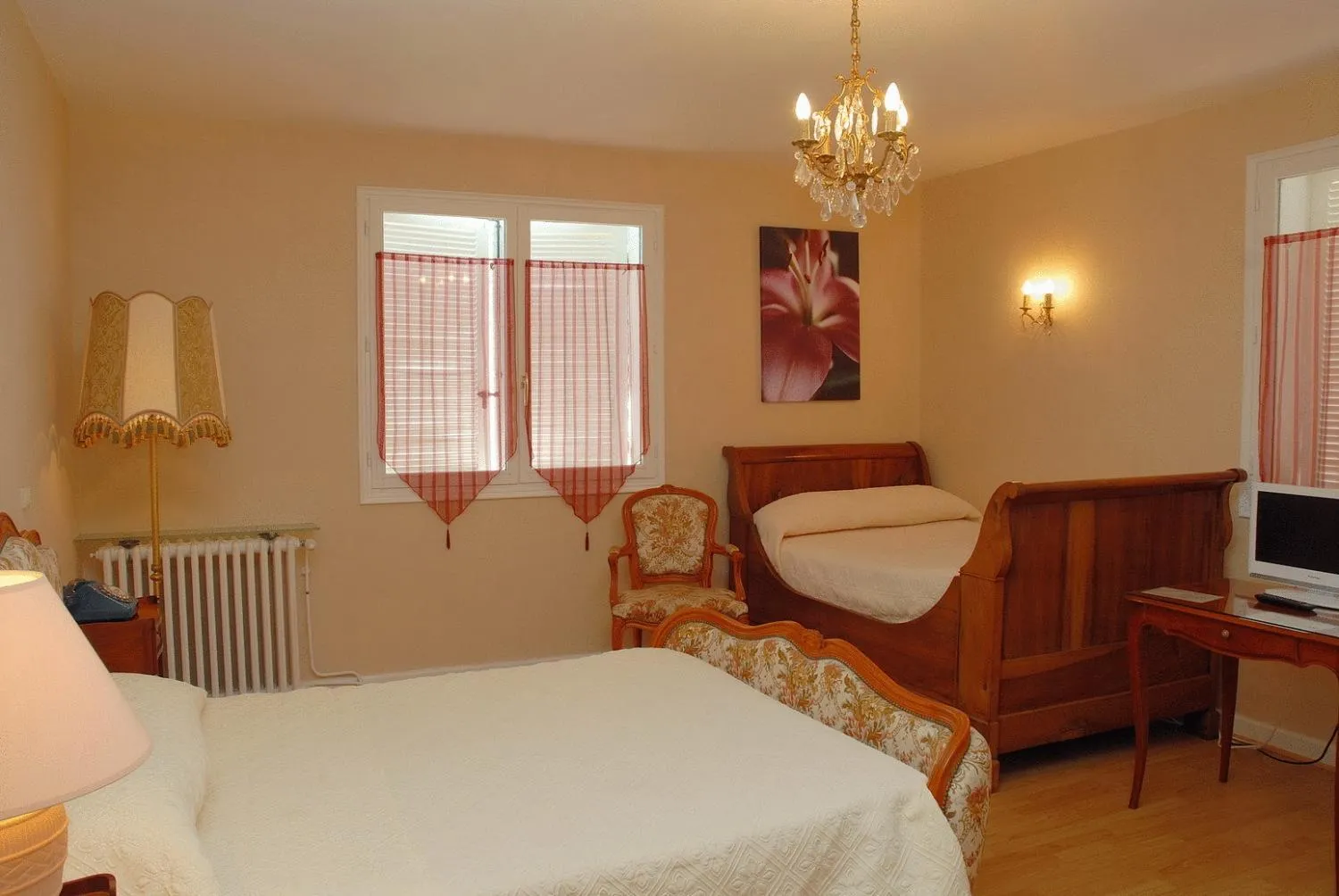 Photo of the whole room, Bed in Hotel du Commerce Chez Stéphane