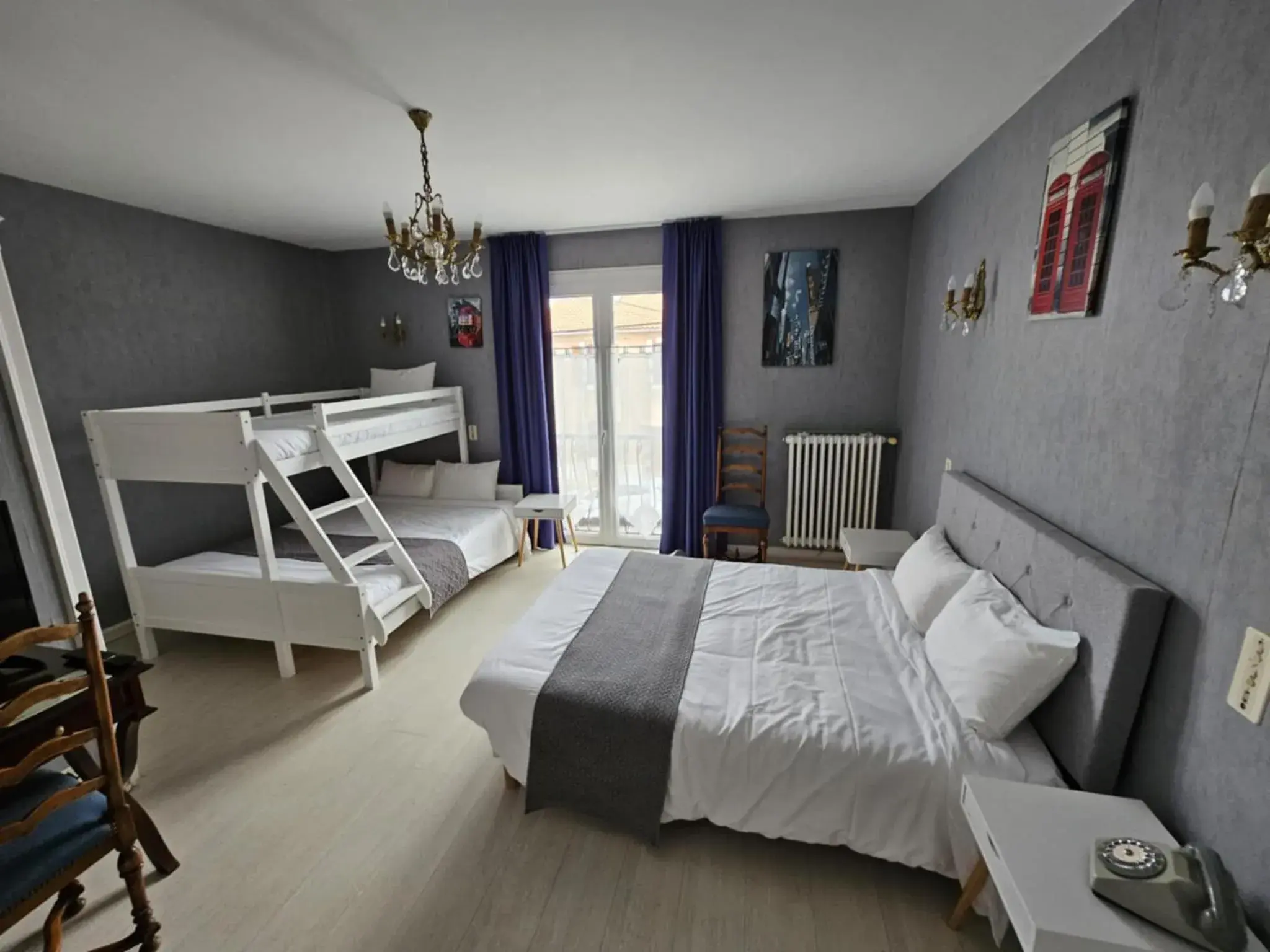 Family Room with Bathroom - single occupancy in Hotel du Commerce Chez Stéphane Family Room with Bathroom - single occupancy in Hotel du Commerce Chez Stéphane