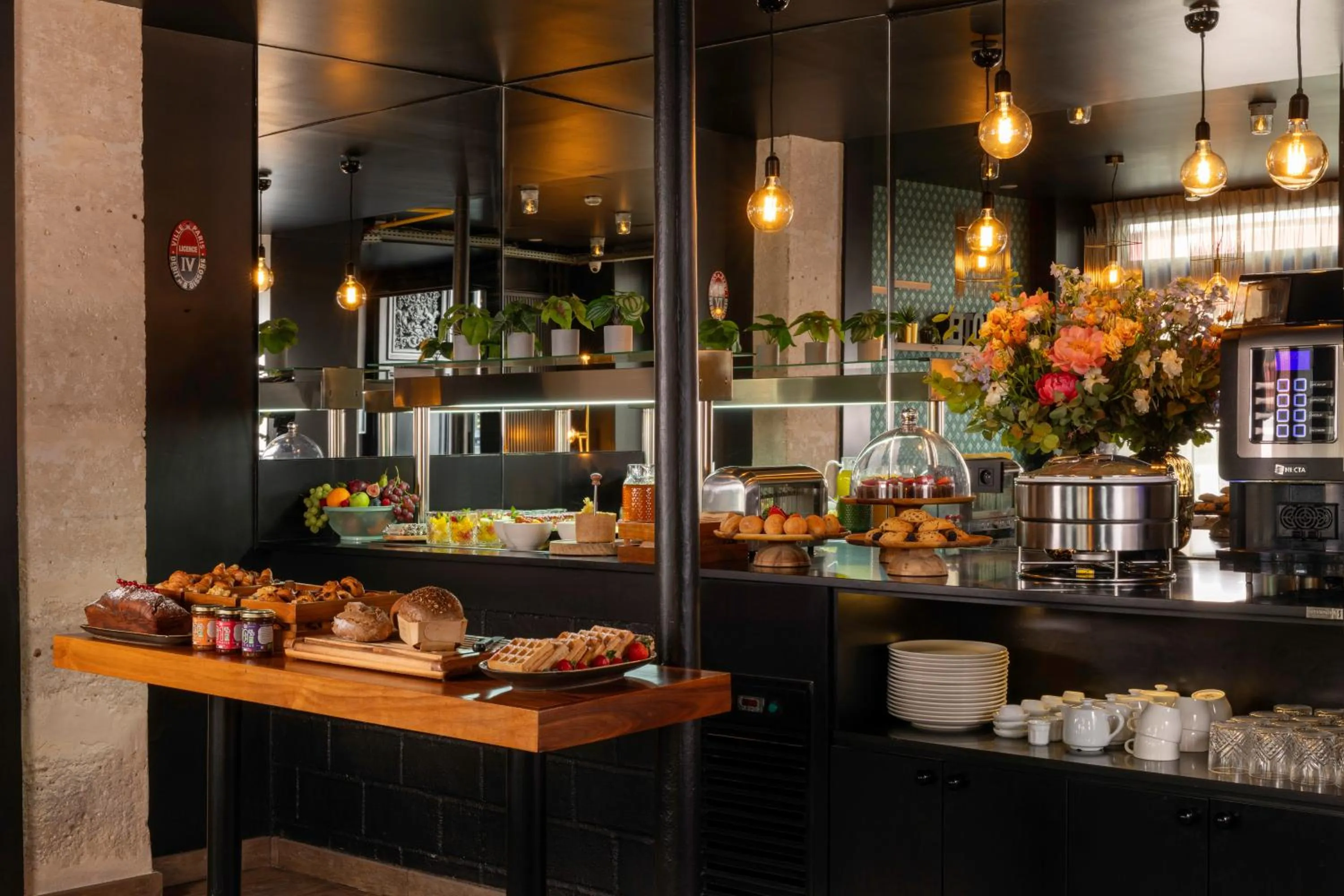 Food in Hôtel Maxim Folies